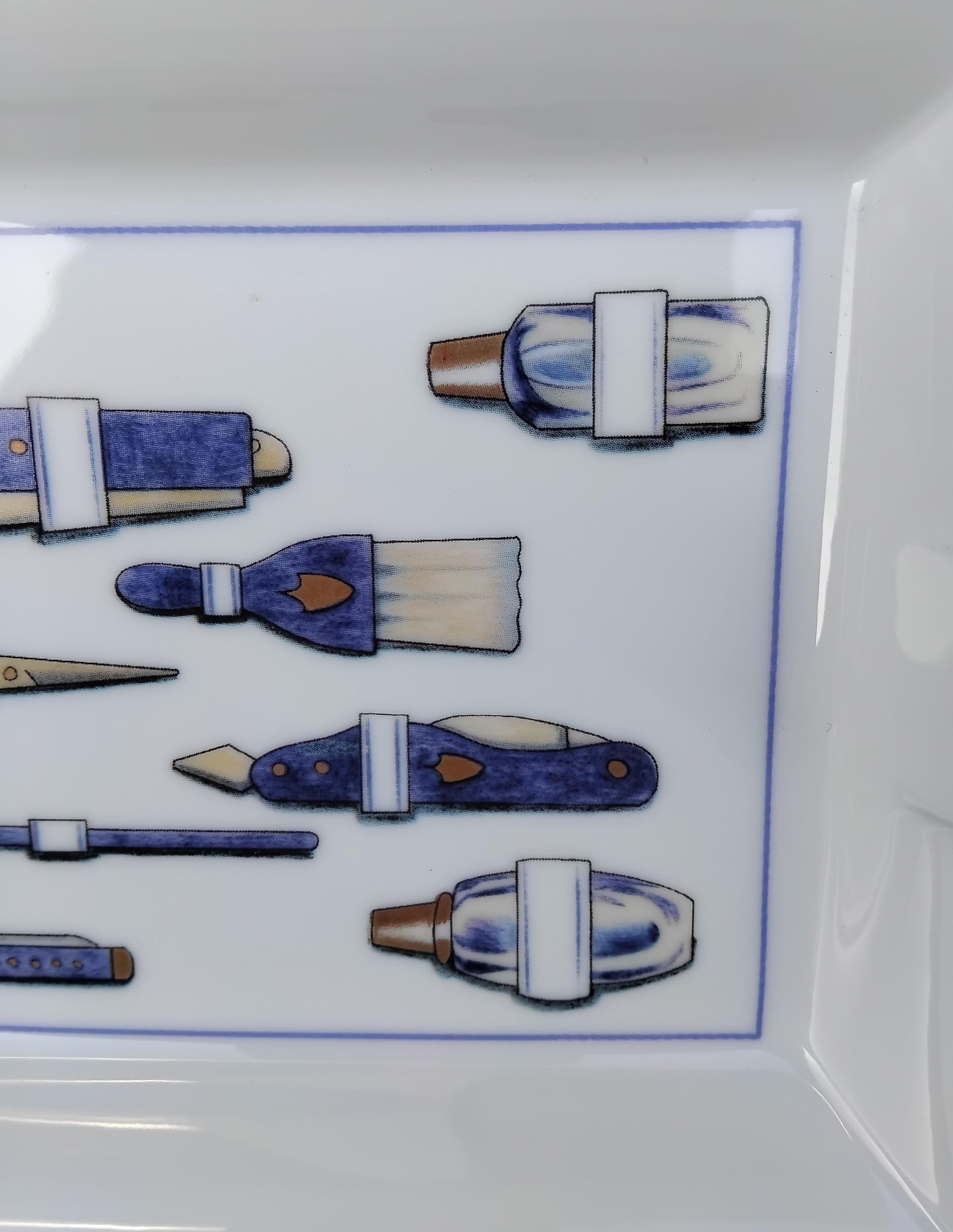 Grigio Portacenere in porcellana d'oro di Hermès Vassoio per cambiare gli strumenti del barbiere e del parrucchiere in vendita