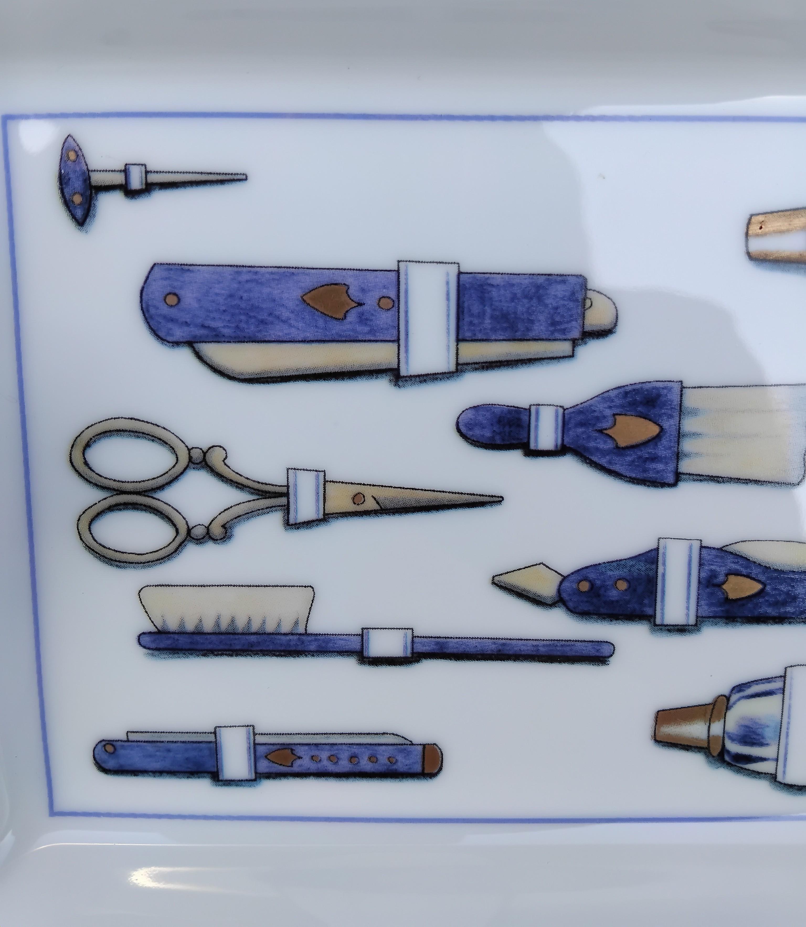 Portacenere in porcellana d'oro di Hermès Vassoio per cambiare gli strumenti del barbiere e del parrucchiere In condizioni ottime in vendita a Corcoué Sur Logne, Loire-Atlantique