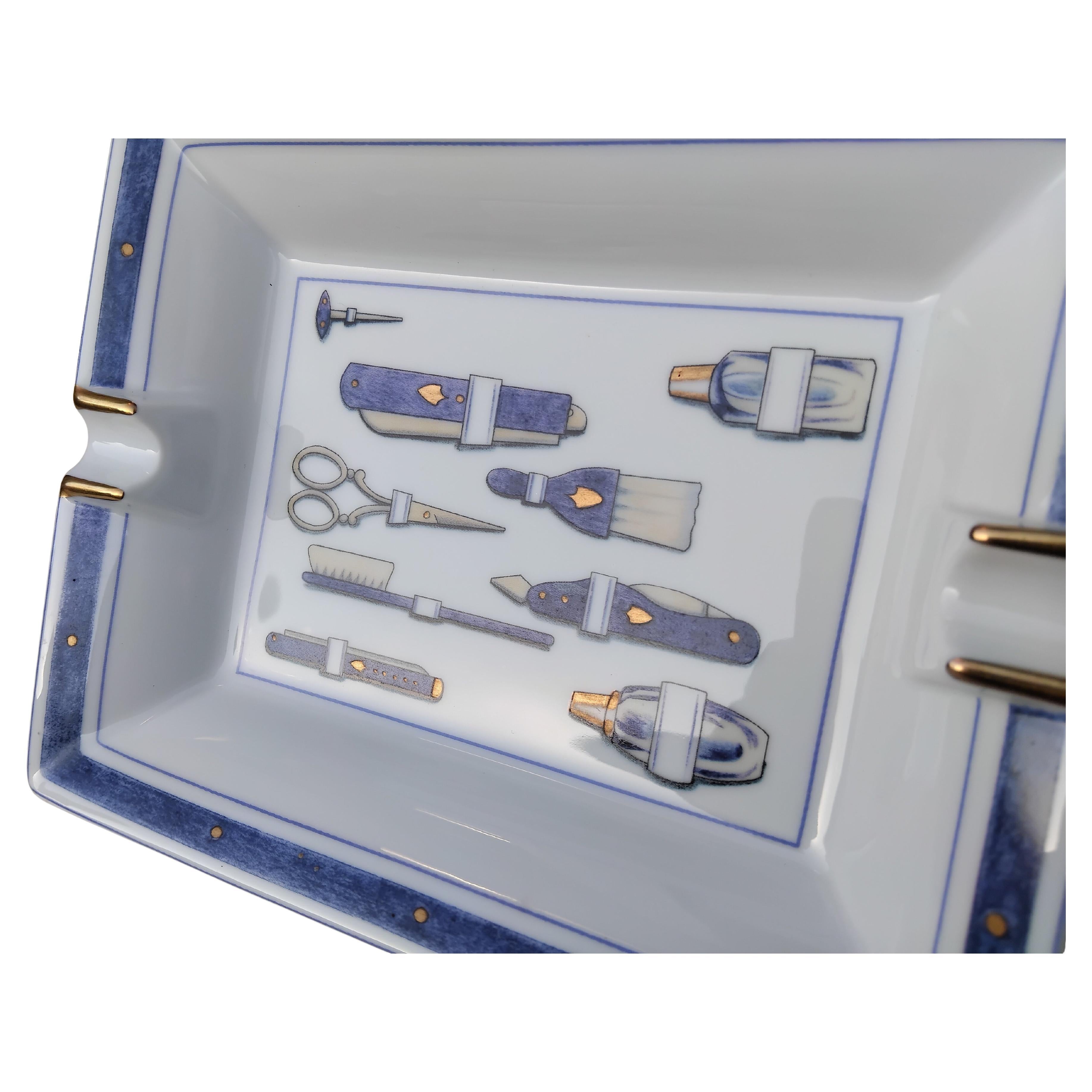 da uomo o donna Portacenere in porcellana d'oro di Hermès Vassoio per cambiare gli strumenti del barbiere e del parrucchiere in vendita