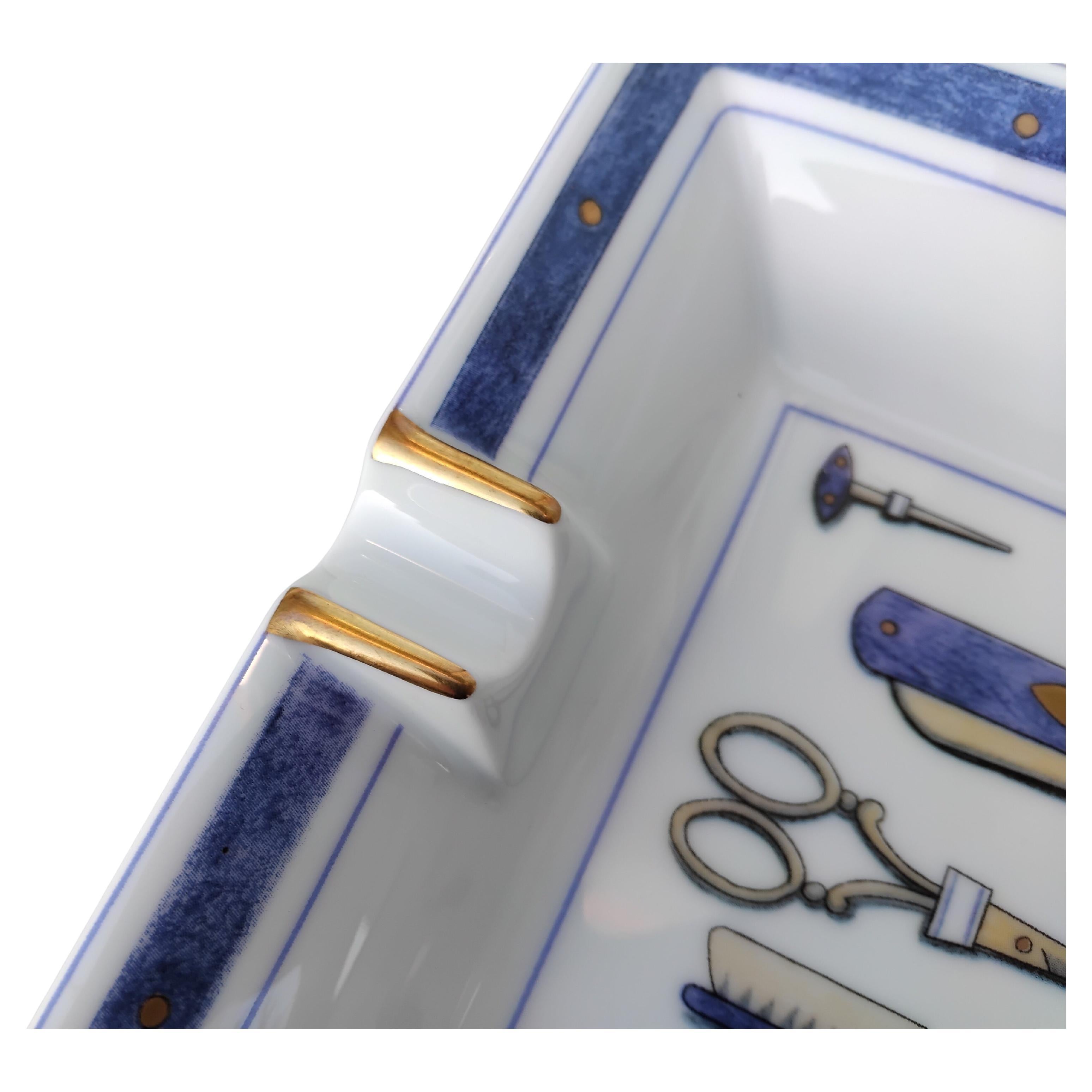 Portacenere in porcellana d'oro di Hermès Vassoio per cambiare gli strumenti del barbiere e del parrucchiere in vendita 3