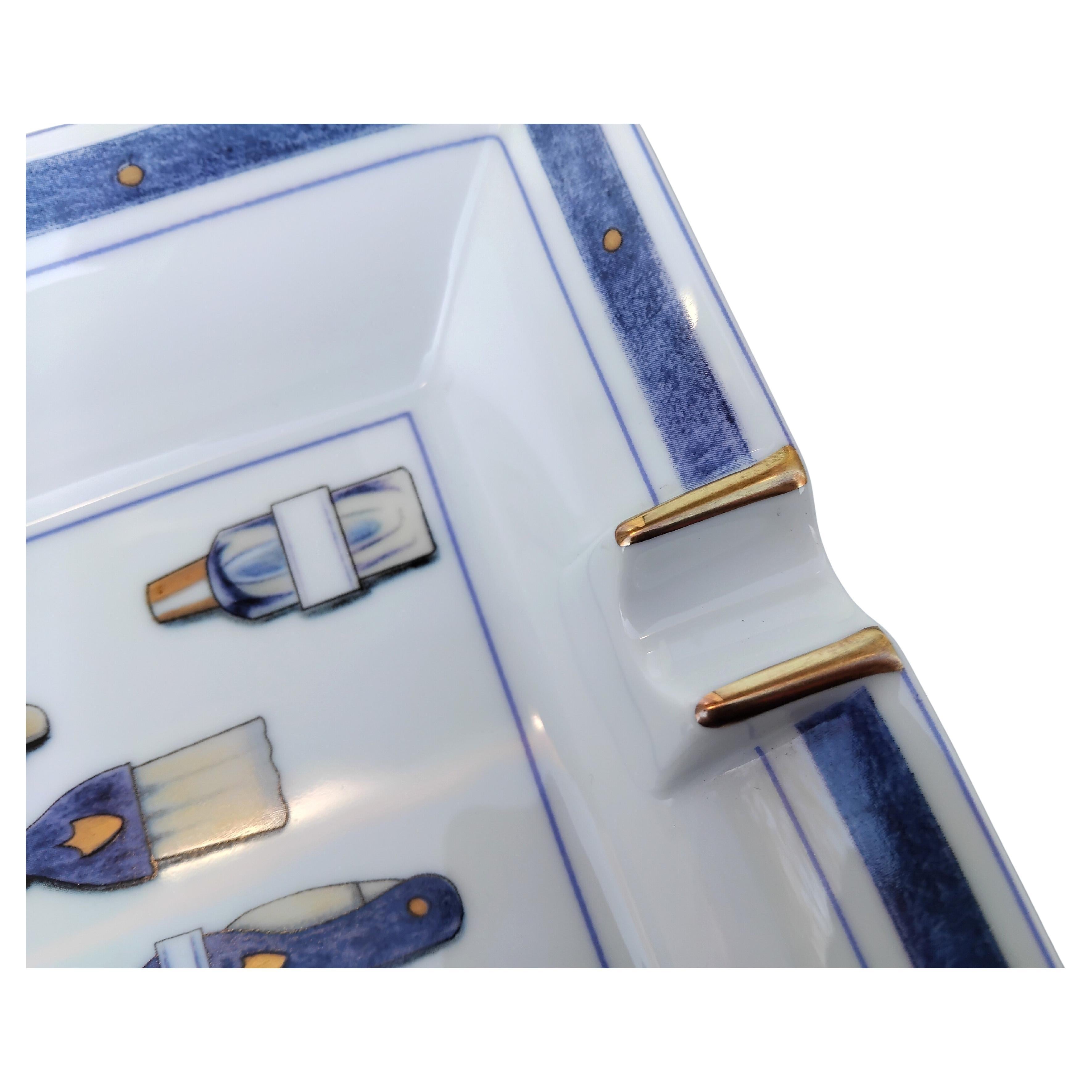 Portacenere in porcellana d'oro di Hermès Vassoio per cambiare gli strumenti del barbiere e del parrucchiere in vendita 4