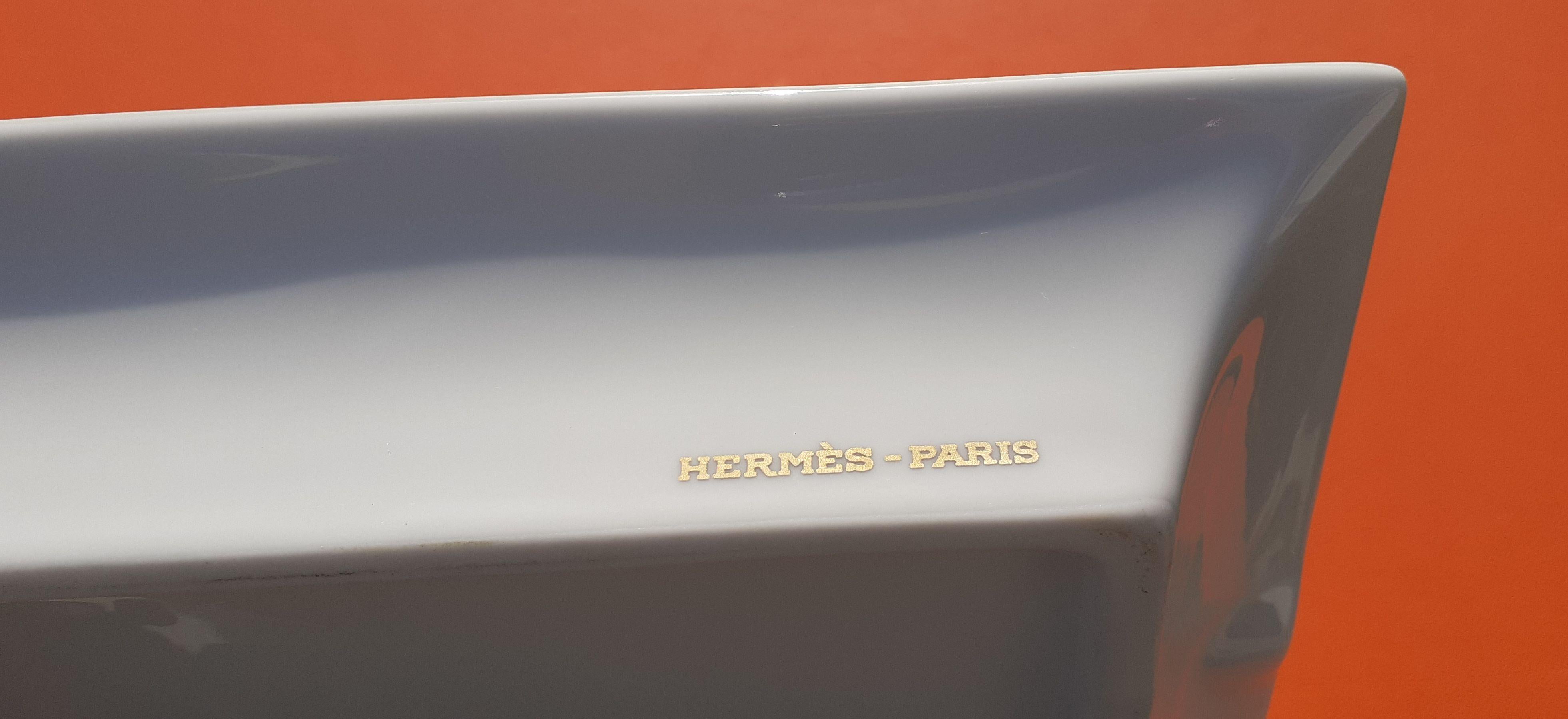Hermès Portacenere in porcellana dorata Vassoio portaoggetti De Chang Stampa Xavier de Poret in vendita 7
