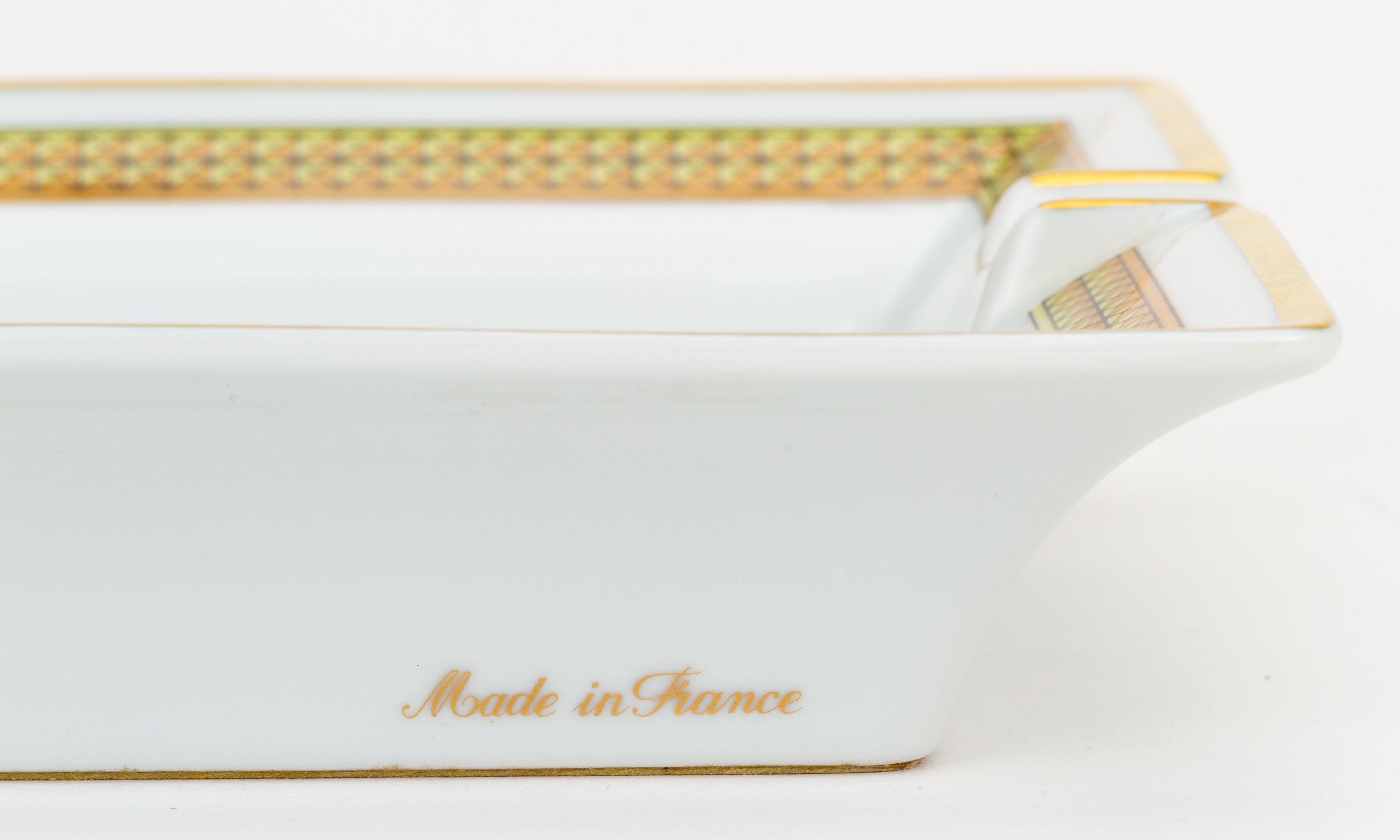 Hermès Porzellan Pferd Aschenbecher Weißgold im Zustand „Hervorragend“ im Angebot in West Hollywood, CA