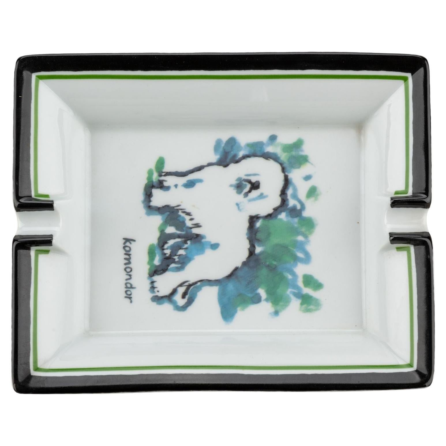 Hermès Porzellan Komodor Hund Aschenbecher
