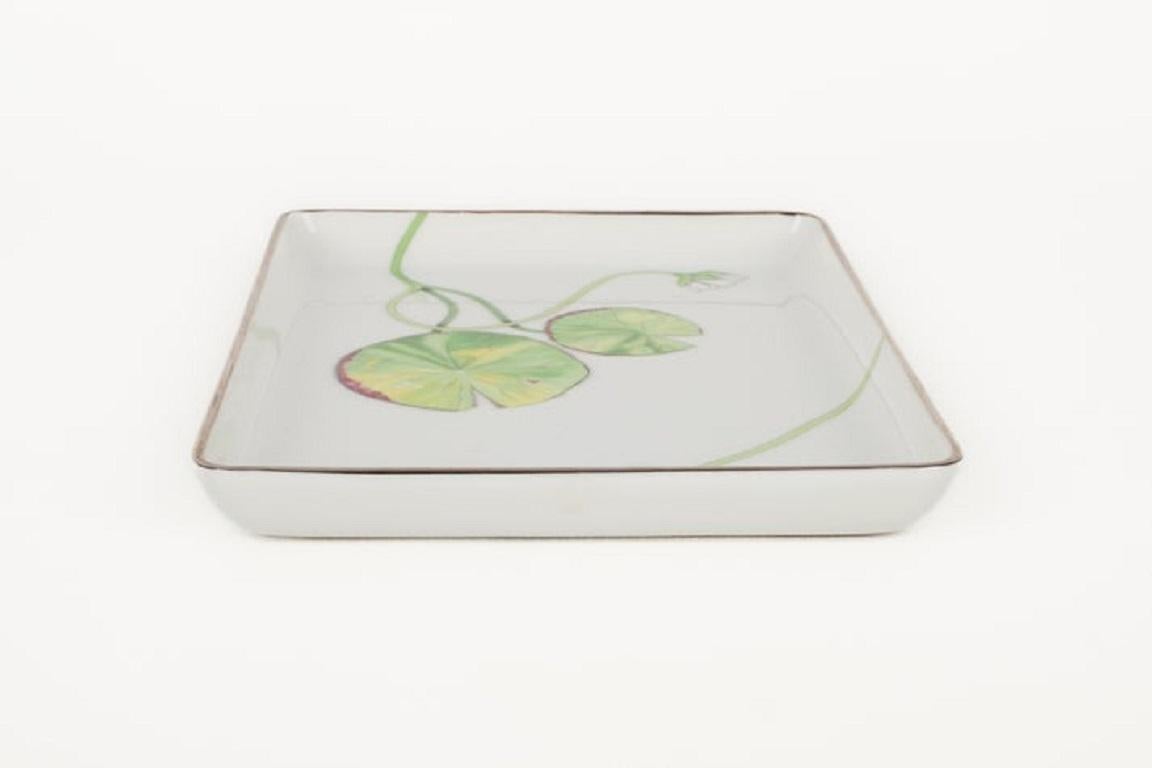Hermès - (Made in France) Portagioie in porcellana con decorazione a ninfea.

Informazioni aggiuntive:
Condizioni: Ottime condizioni
Dimensioni: 15 cm x 11 cm

Riferimento del venditore: ACC244