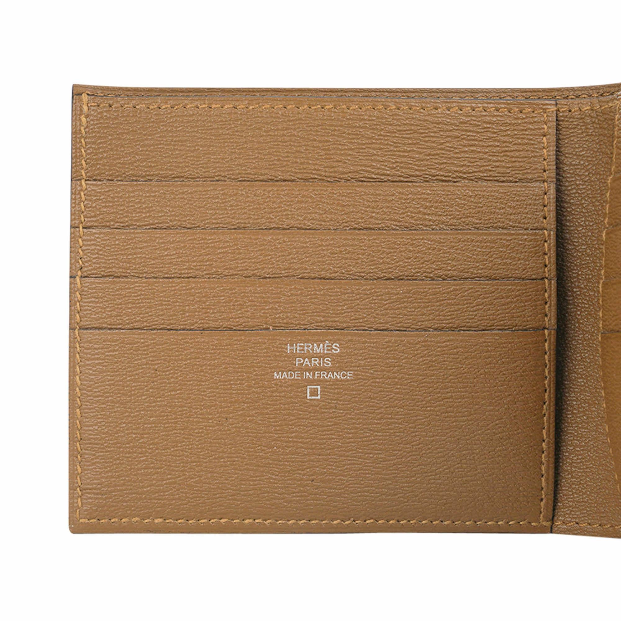 Mightychic offers an Hermes Men's MC2 Copernic compact bi-fold wallet featured in matte Kraft Alligator.
This warm muted peanut butter colour is a perfect neutral men's wallet which is rare to find, and is arguably one of the best wallets with clean