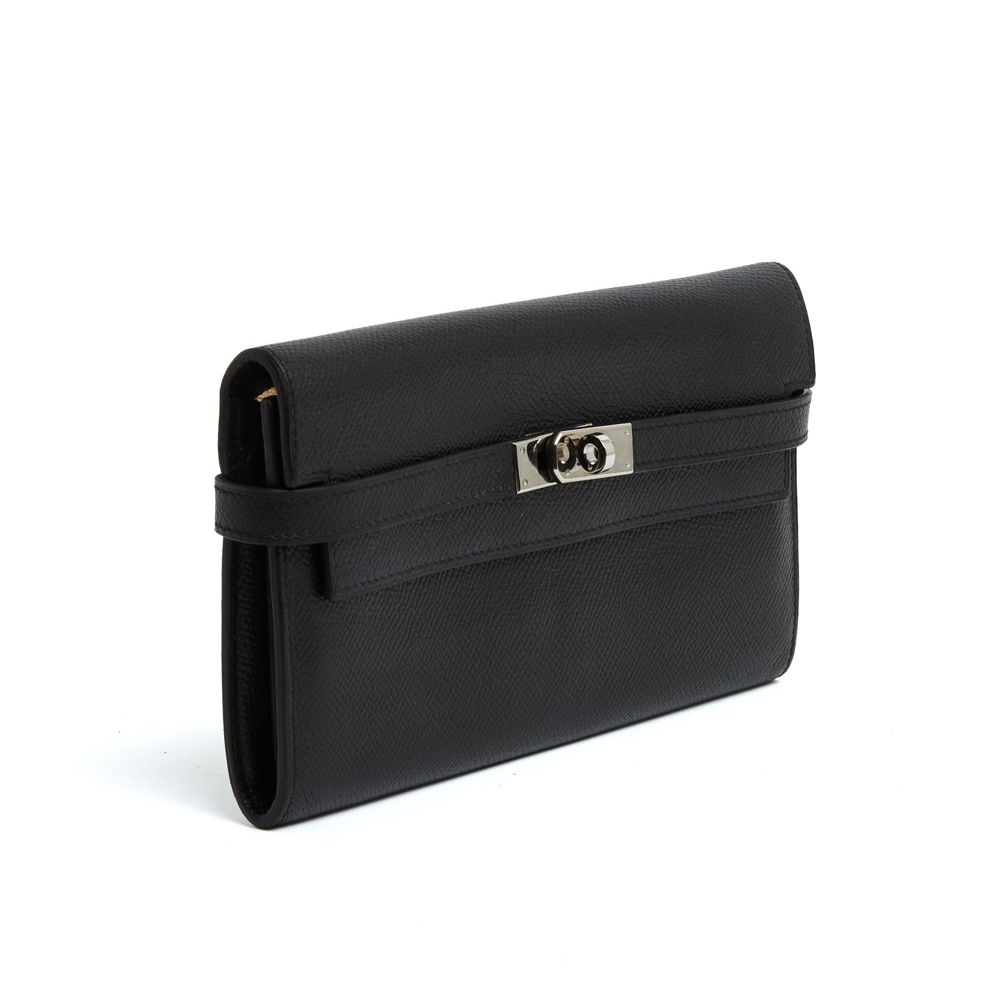Hermès Kelly model wallet in black leather (Epsom) and silver metal (palladium), 2 large interior compartments separated by a zipped coin purse with pull tab in the Kelly padlock motif, with 6 credit card slots and 2 bill pockets, year 2010 (letter