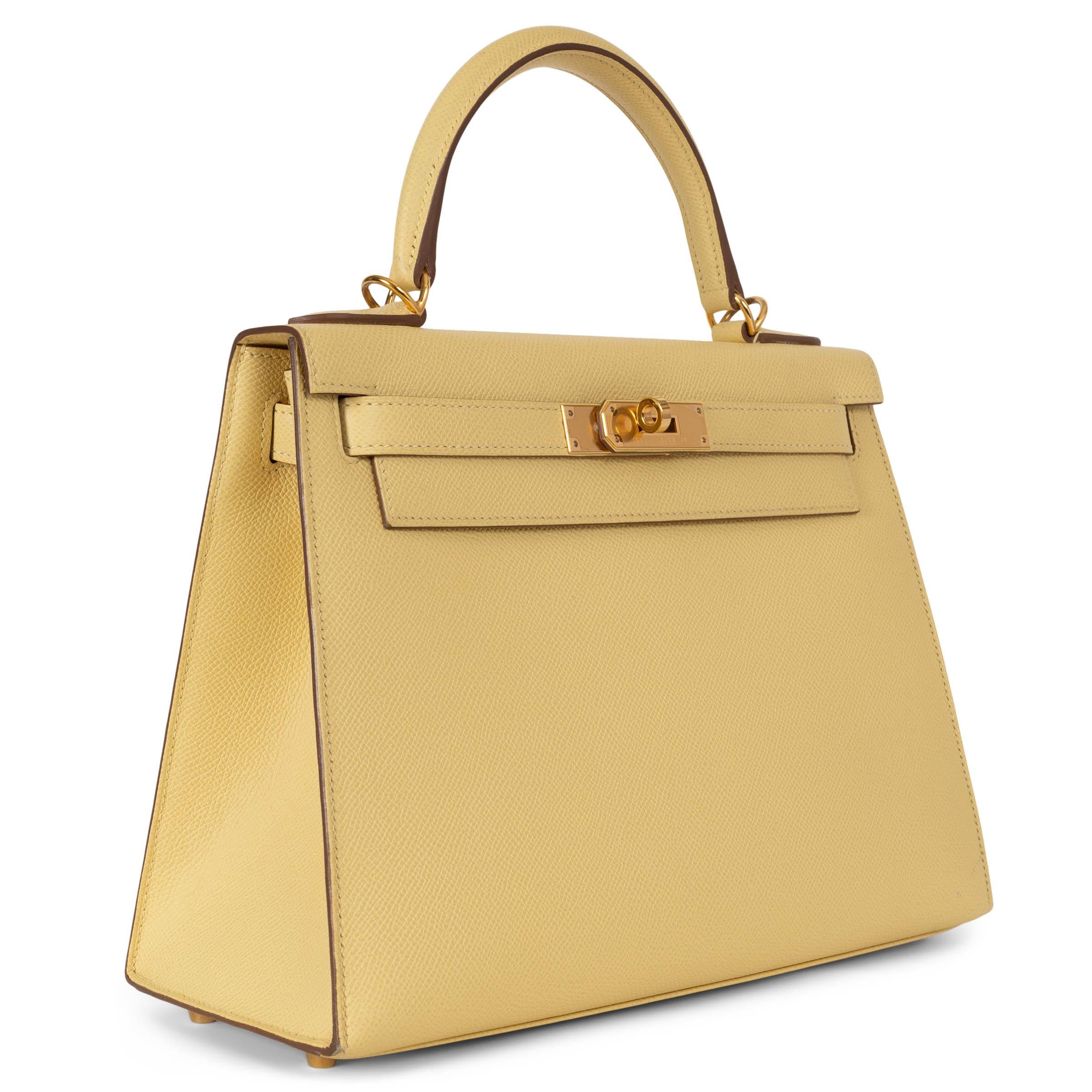 This 100% authentic Hermès Kelly 28 Sellier bag in Jaune Poussin (vanilla) Veau Epsom leather is a timeless classic. Featuring elegant tonal stitching and Palladium hardware, it embodies sophistication and understated luxury. The structured design