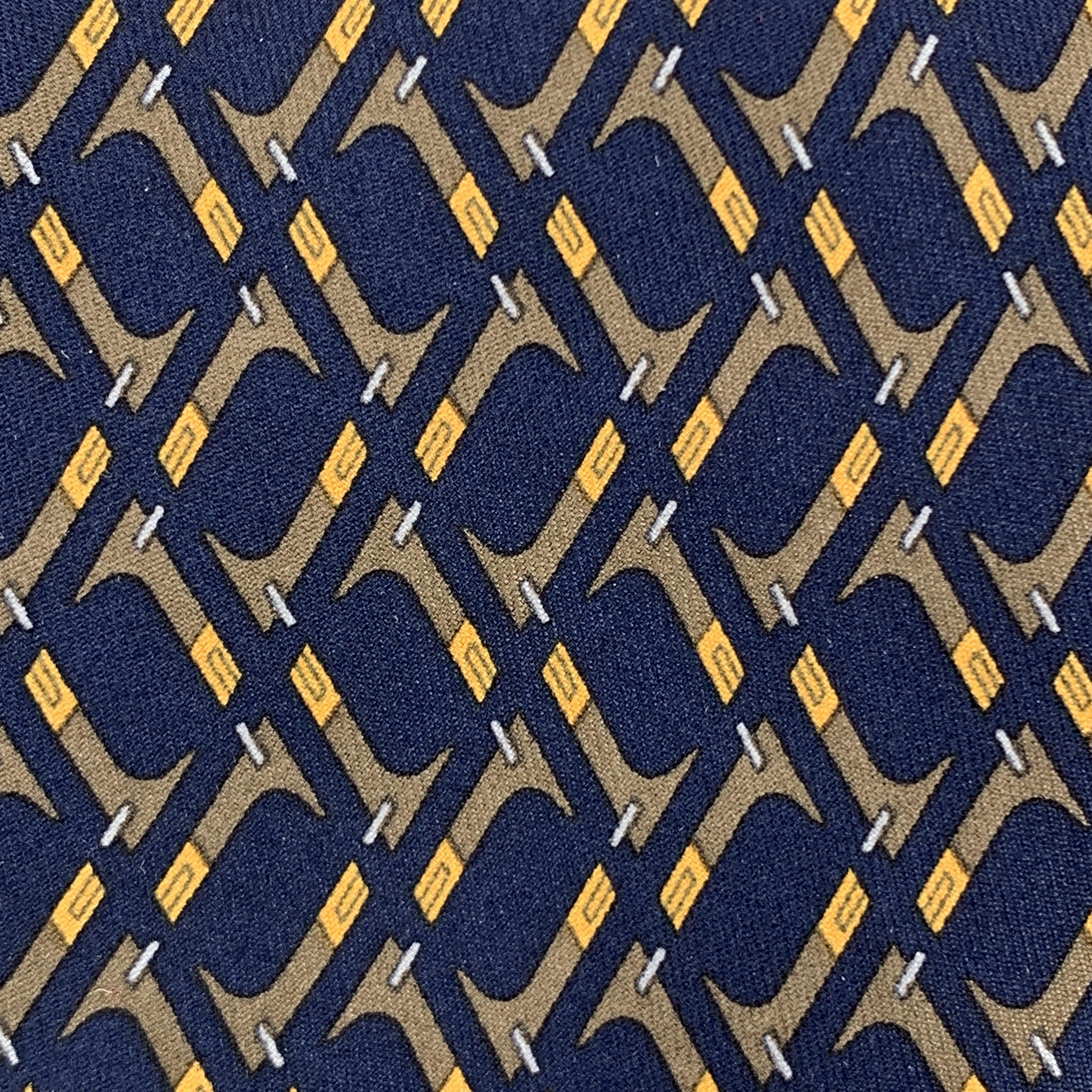 HERMES necktie comes in navy silk twill with an all over brown abstract pattern. Made in France.

Excellent Pre-Owned Condition.
Marked: 7147 FA

Width: 3.5 in.