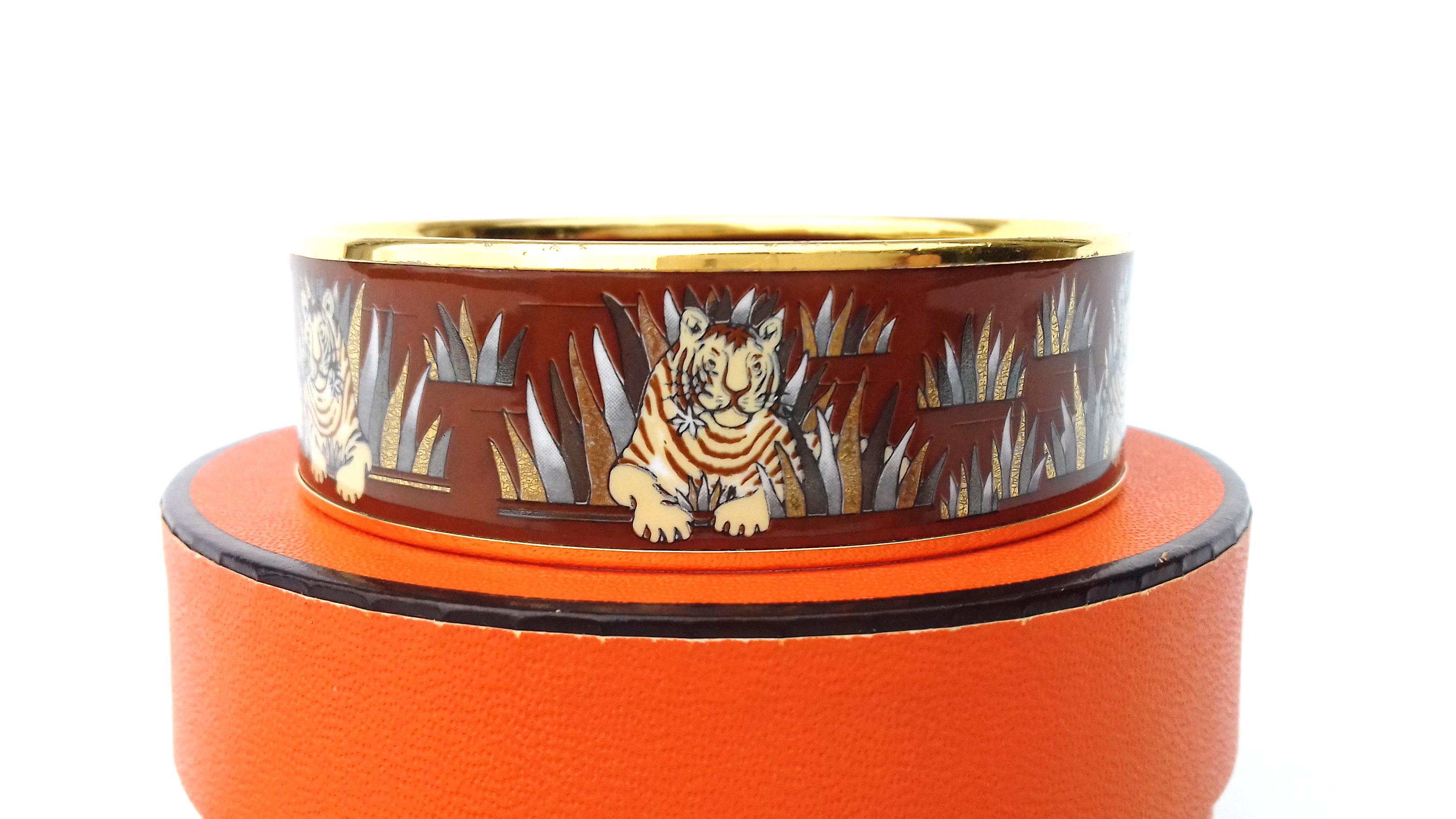 Extremely RARE and Beautiful Authentic Hermès Bracelet

Pattern: Tigers in the herbs

Designed by Joachim Metz in 1979 

This bracelet may come from a reissue

The bracelet is decorated with 6 drawings of tigers

Made in Austria

Vintage Item

Made