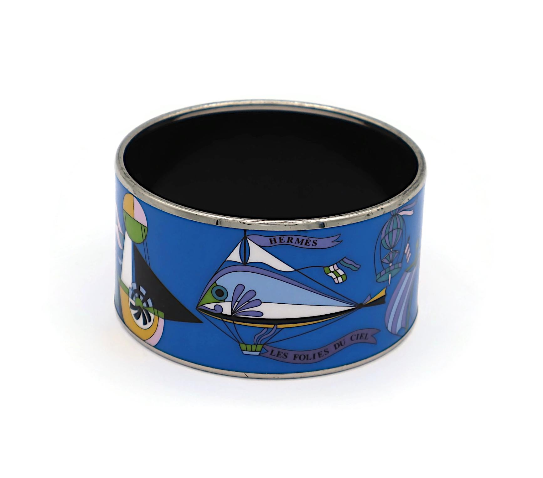 HERMES Gedruckte Emaille-Manschettenarmband Les Folies du Ciel im Zustand „Gut“ im Angebot in Nice, FR