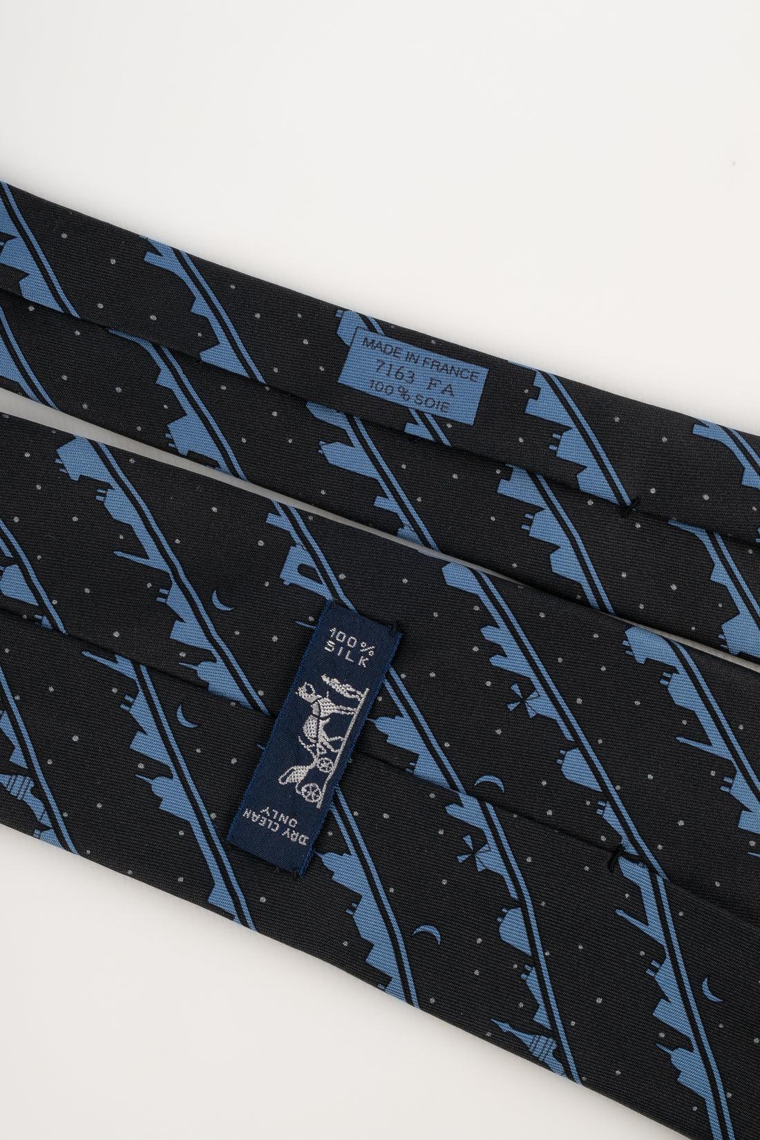 Hermès Printed Silk Tie In Excellent Condition In SAINT-OUEN-SUR-SEINE, FR