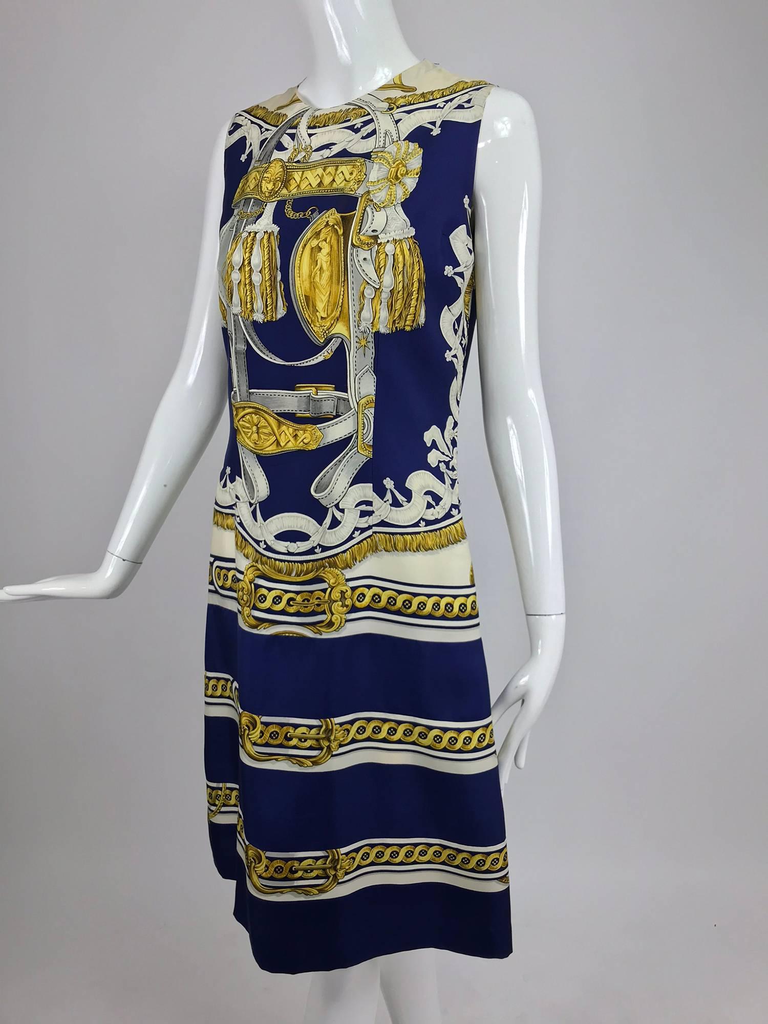 Noir Hermès - Robe fourreau en sergé de soie imprimée, taille 42, années 1970 en vente