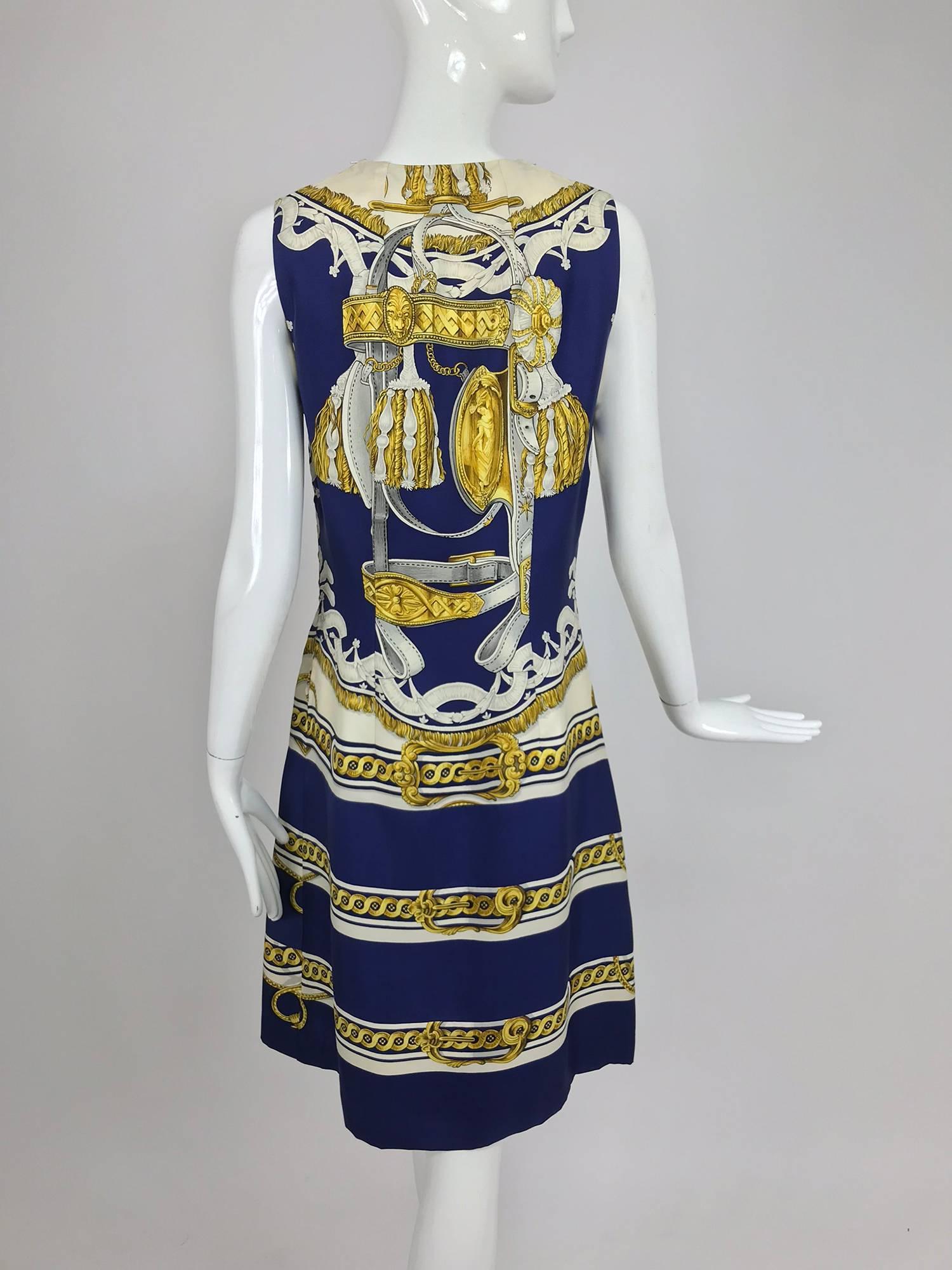 Hermes printed silk twill sheath dress 1970s 42 In Excellent Condition For Sale In West Palm Beach, FL