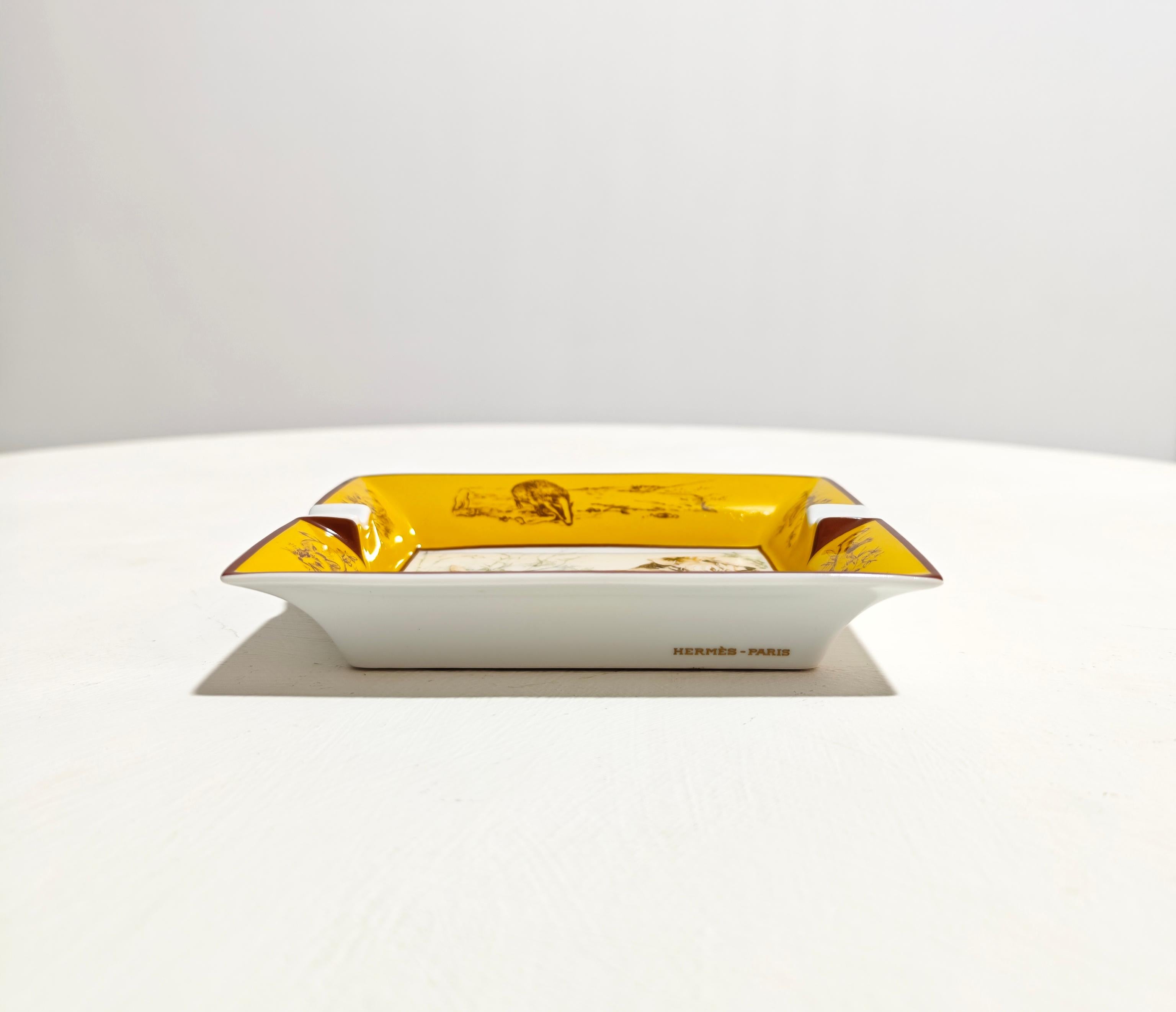 Hermes Produktion Limoges Frankreich 70er Jahre Porzellan Aschenbecher mit Mid-Century Modern im Angebot 1