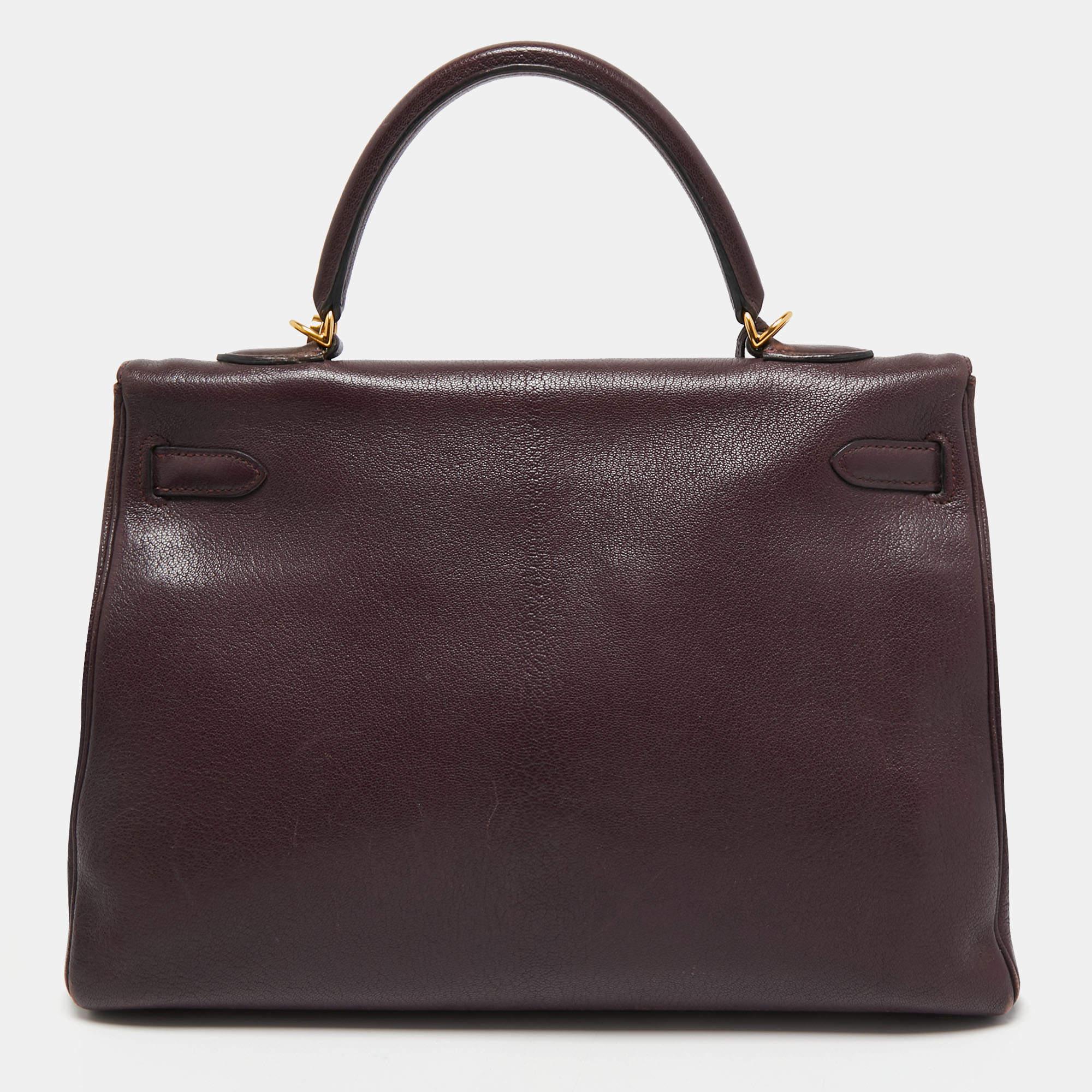Inspired by none other than Grace Kelly of Monaco, Hermès Kelly is carefully hand stitched to perfection. This Kelly Retourne is crafted from leather and has gold-tone hardware. Retourne has a more casual look and is stitched on the inside, thus