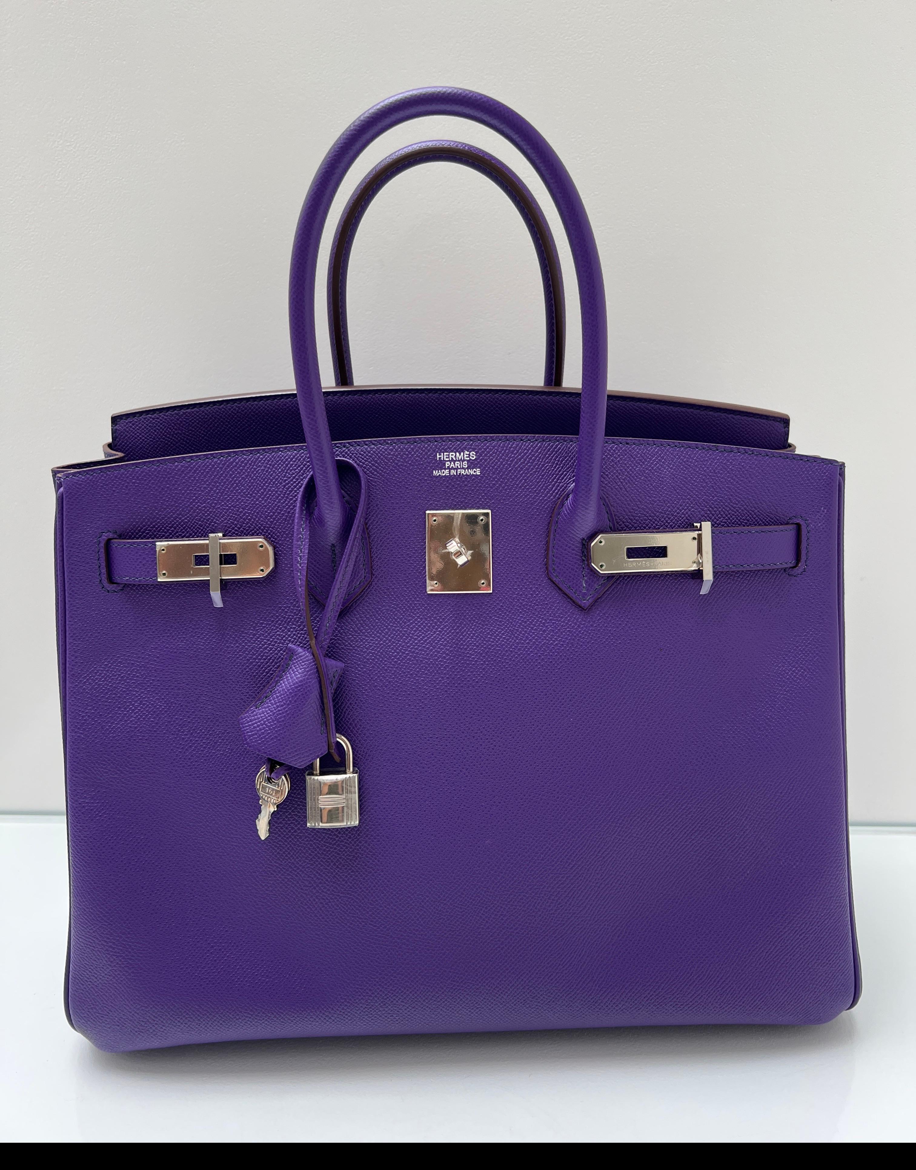 Hermes Lila Birkin 35 Tasche. Leuchtend violette Farbe. Seltene Farbe. Beschläge aus Palladiumsilber. Bittersüßes Leder. Innen sauber. Inklusive Clochette, Schloss, Schlüssel und Staubbeutel. Garantiert echt. 