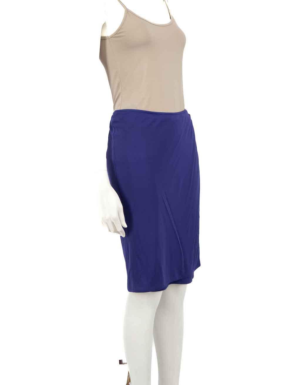 CONDITION is Good. Minor wear to skirt is evident. Light wear to fabric surface with a patch of discoloured marks found at the back left side on the hem of this used Hermès designer resale item.
 
 
 
 Details
 
 
 Purple
 
 Viscose
 
 Wrap skirt
 
