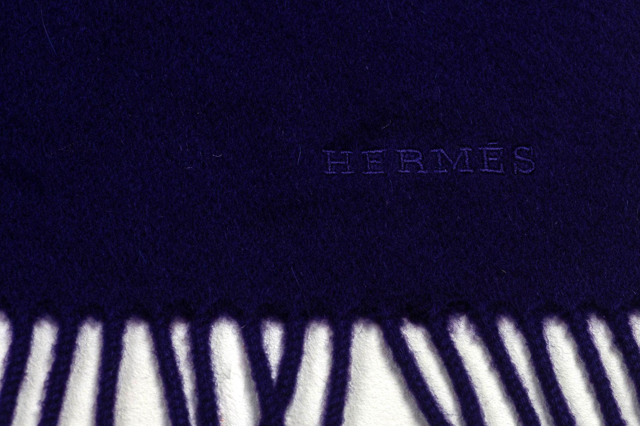 da uomo o donna Coperta con frange in cashmere viola di Hermès in vendita