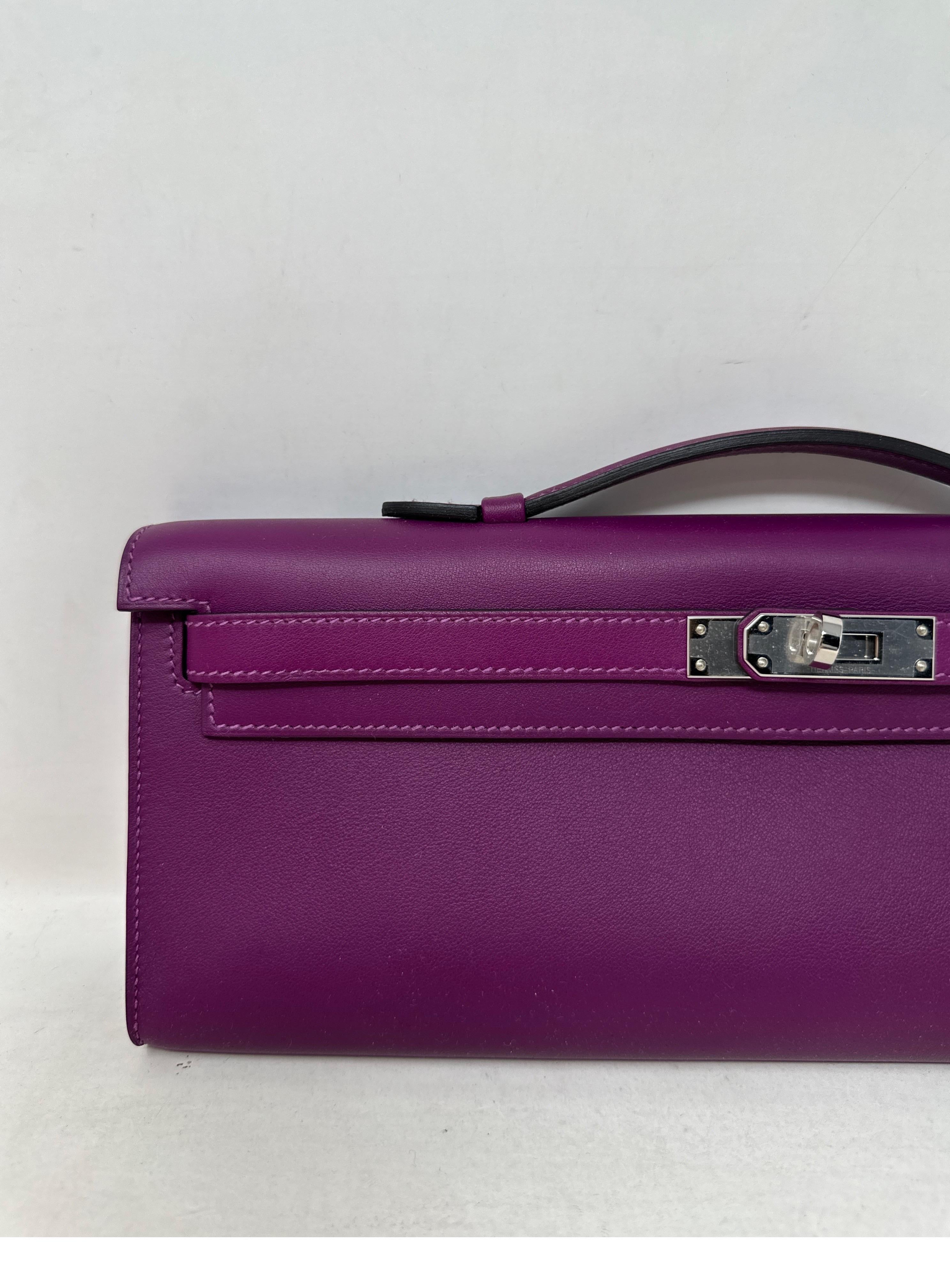 Hermes Purple Kelly Clutch Bag  In Excellent Condition For Sale In Athens, GA