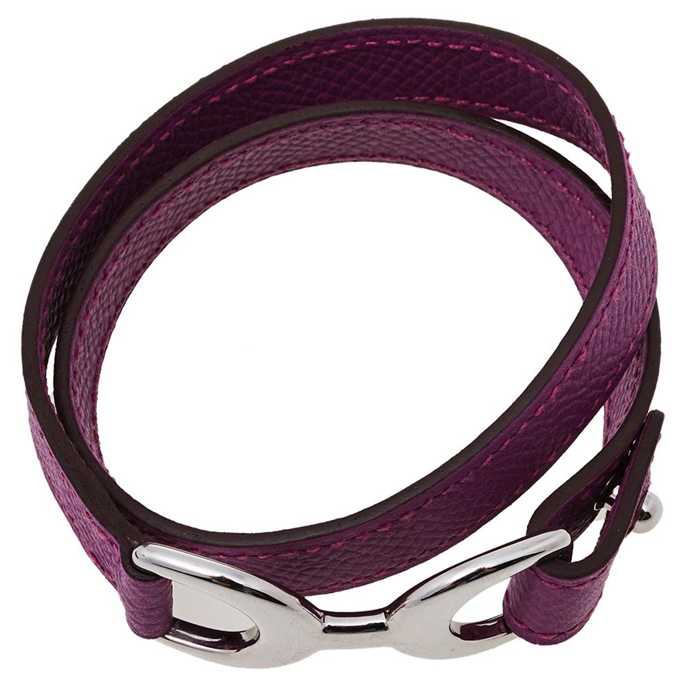 Coming from the house of Hermès, this Pavane bracelet is brilliantly crafted from a purple leather body and detailed with perceptible stitching. It comes topped with a palladium-plated metal centre and looks best when styled with off-duty