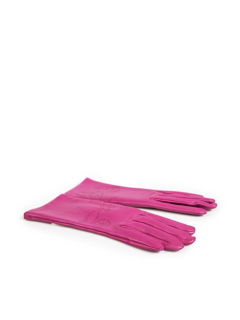 CONDITION is Never worn, with tags. No visible wear to gloves is evident on this new Hermès designer resale item. Comes with the original box
 
 Details
 
 
 Purple
 
 Leather
 
 Gloves
 
 Perforated design
 
 
 
 
 
 Made in Italy
 
 
 
