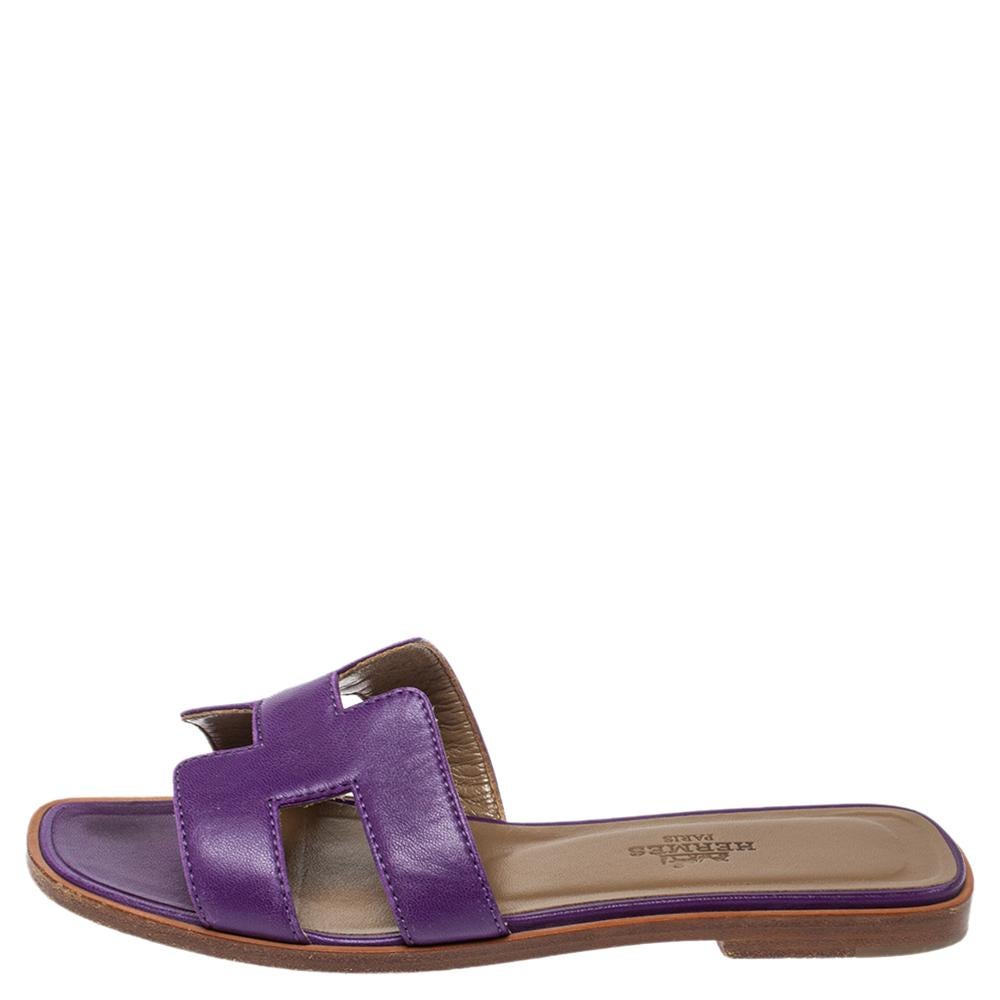 Put your best foot forward this season in these pretty Hermes slides. These purple Oran slides have been crafted from leather in Italy and they feature the iconic H on the vamps as well as insoles meant to provide comfort at every step. These flats