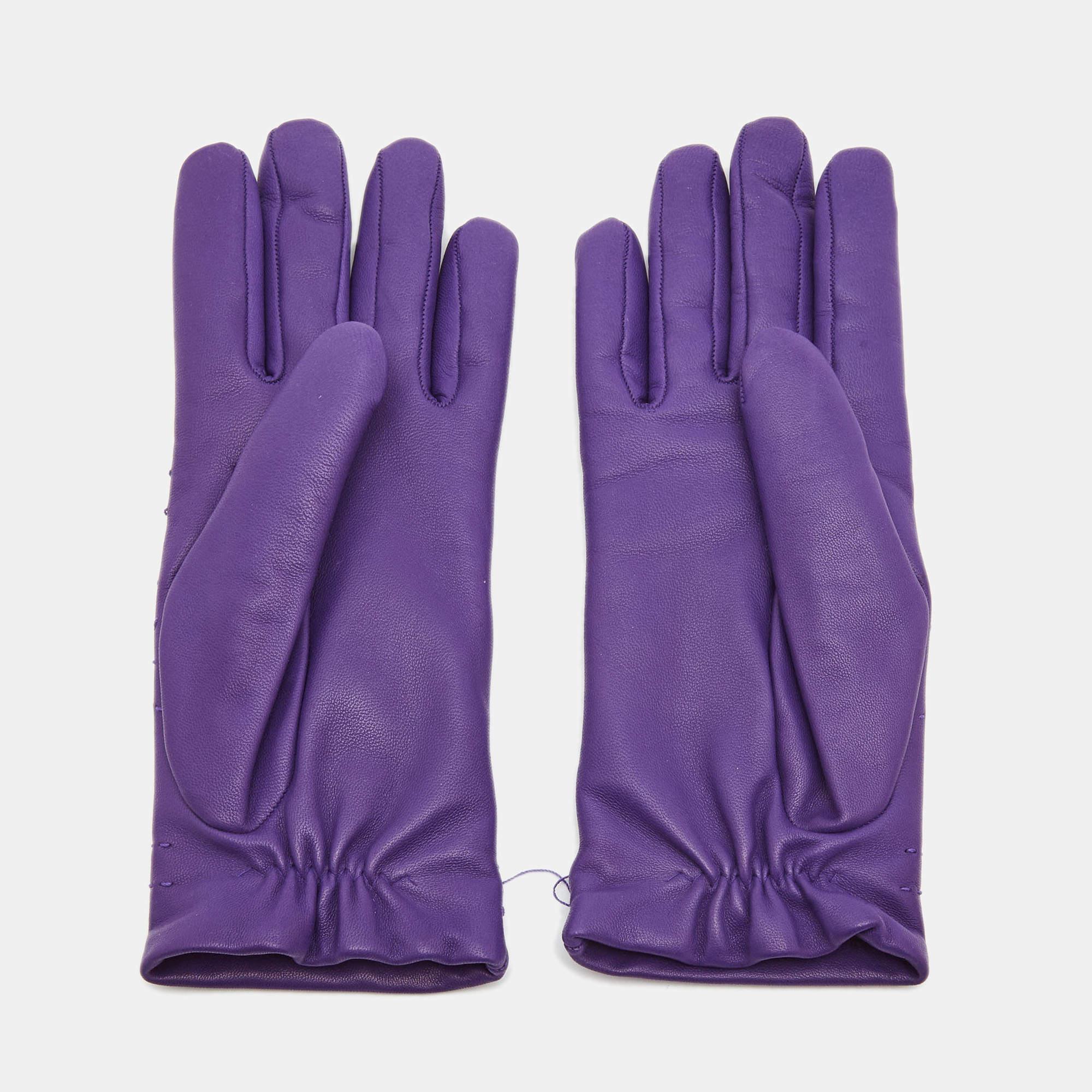 Prepare for cold winter days and nights with this pair of authentic Hermès gloves. The gloves are sewn using purple leather and added with tonal stitching.

Includes: Original Box, Info Booklet

