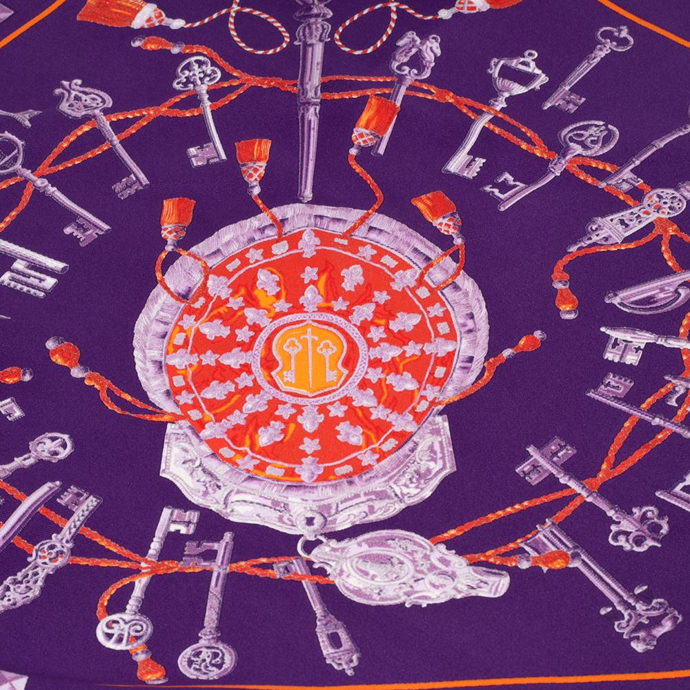 Hermès Purple Les Clefs Triangle Silk Scarf In Good Condition In Dubai, Al Qouz 2