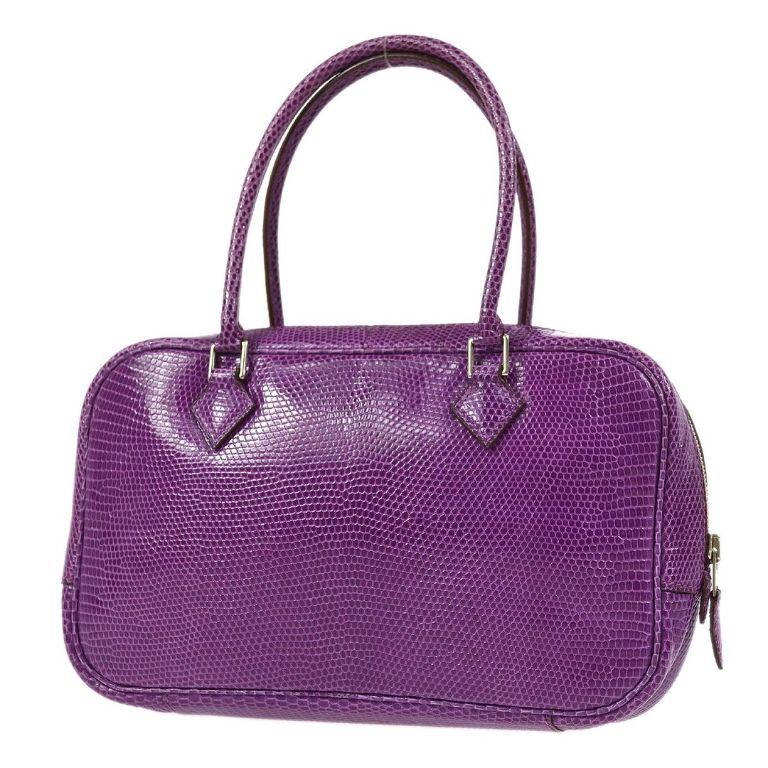 Pre-Owned Vintage Zustand
Von 2006 Collection
Lizard
Leder Trim
Silber Hardware
Lederfutter
Maßnahmen 8::5 