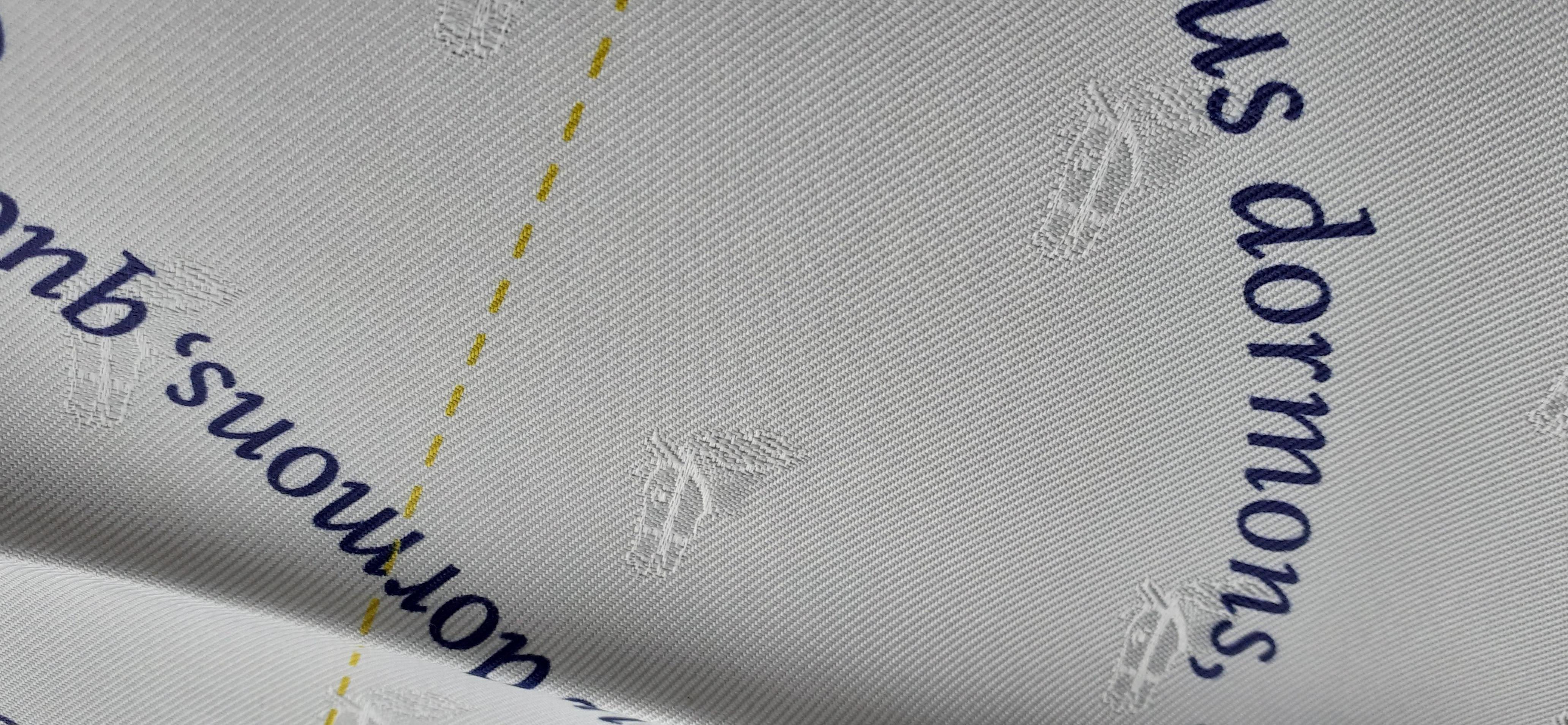 Hermès Quadrige Silk Scarf Carreve Dream White 70 cm For Sale 5