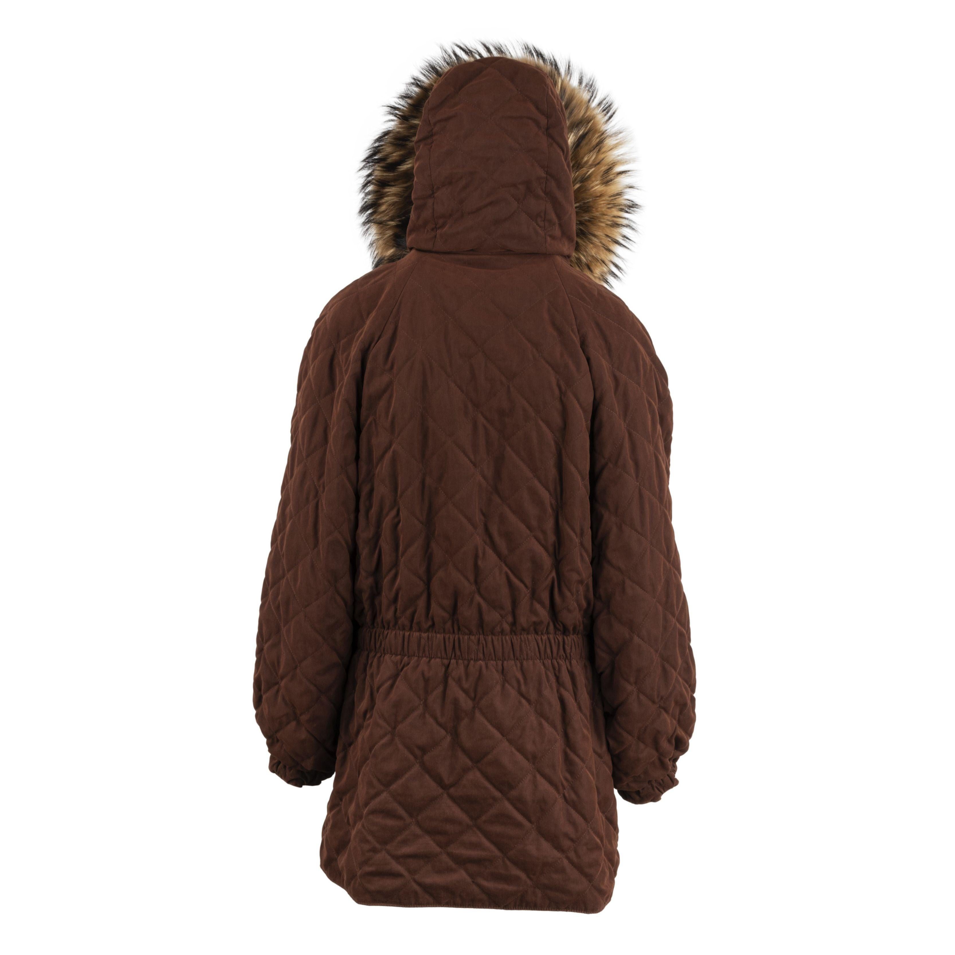 This vintage Hermès parka is crafted with diamond quilting, a drawstring waist and four front patch pockets. The zip fastening provides additional insulation and the fur-trimmed hood gives it a luxurious finish. 
 
 Total length:81;Measure