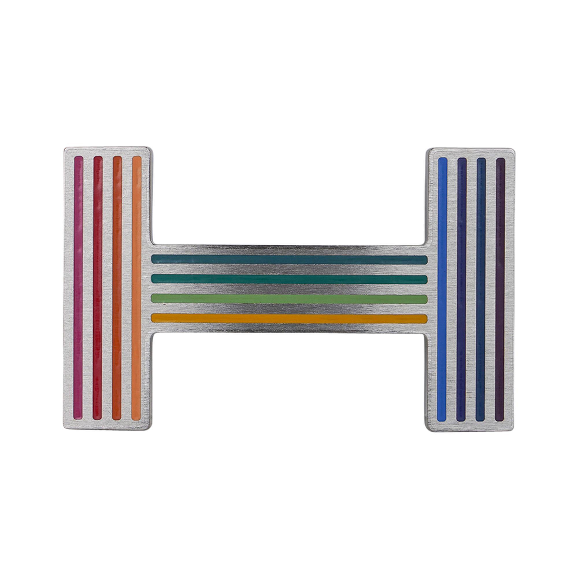 Mightychic offers an Hermes coveted reversible 38 mm Constance H belt featured in rare White and Etoupe.
Beautiful with Quizz Rainbow buckle.
In Epsom leather.
These beautiful colors are a rare combination!
Signature HERMES PARIS MADE IN FRANCE is