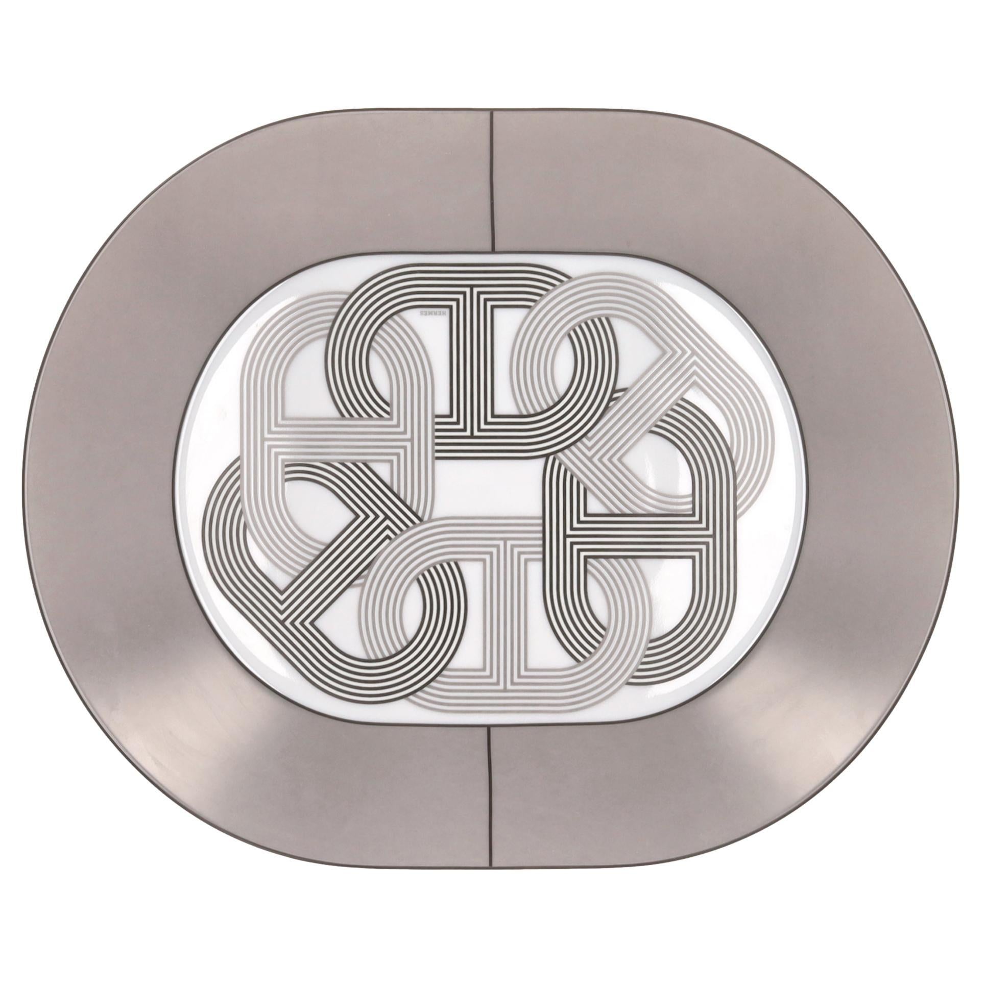 Rare Item - Hermes Rallye 24 Limoge Porcelain Oval Plate

From a sought-after, discontinued collection is this grey plate made of Limoges porcelain and designed by Benoit-Pierre Emery.

Featuring a design inspired by the iconic 'Chaine d'Ancre' link