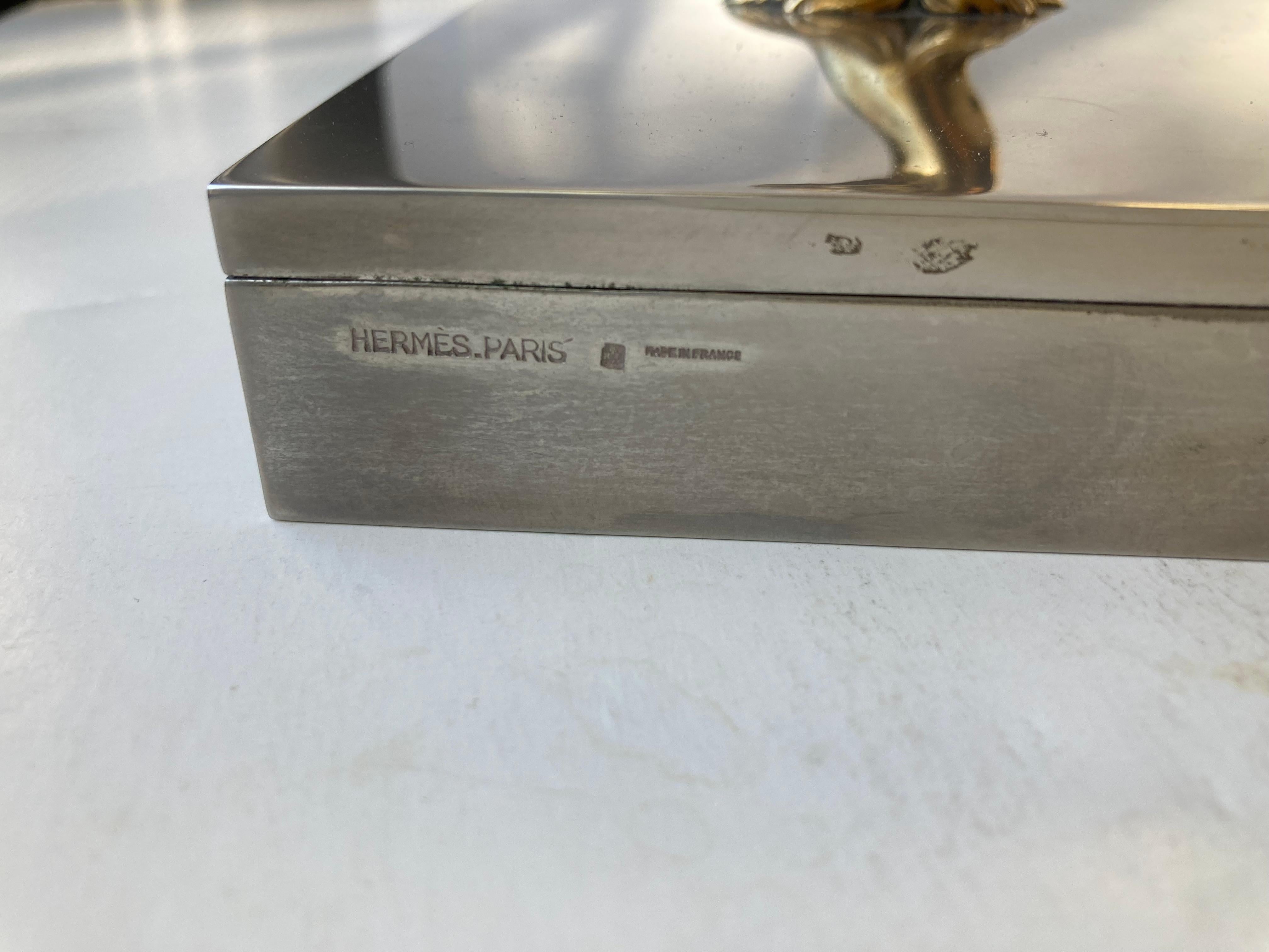 Hermes , Seltene Box  versilbertes Metall mit Hirschgeweihkopf in Messing, Schmuckstück  im Zustand „Gut“ im Angebot in Los Angeles, CA