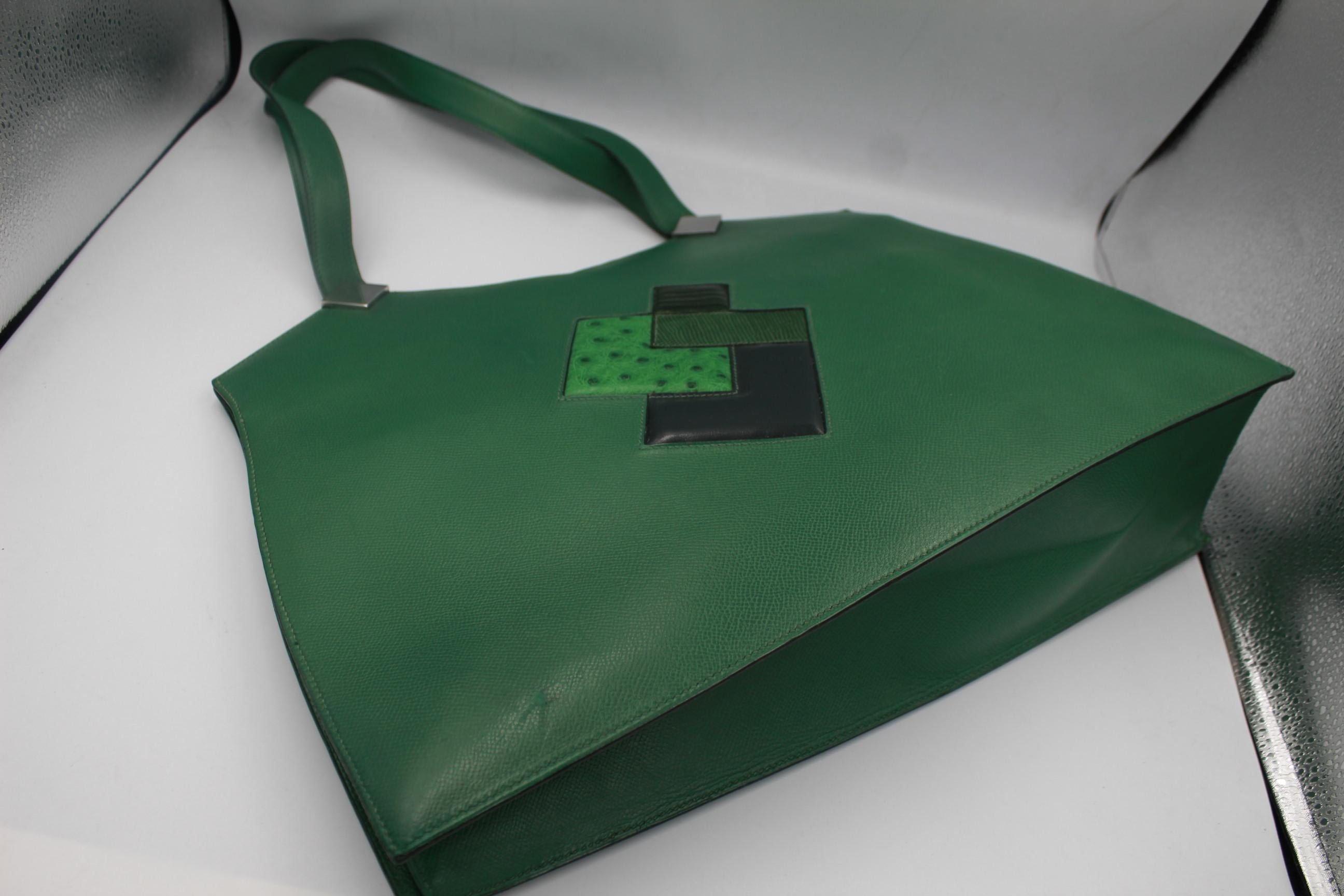 Hermes Rare Green Courchevel and Leather Patchwork Shoulder Bag In Good Condition For Sale In Paris, FR