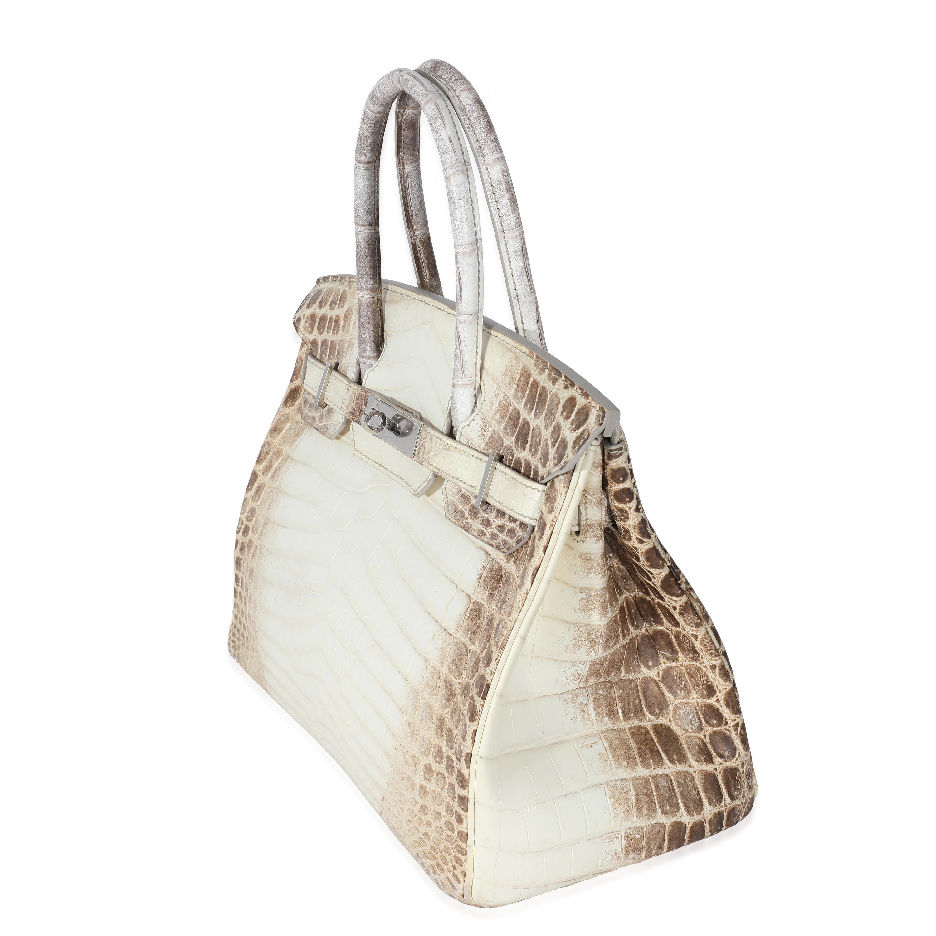 Hermès Rare Blanc Mat Himalaya Niloticus Crocodile Birkin 30 PHW
SKU : 112574

Commentaires sur l'état : L'article est en excellent état et présente de légers signes d'usure. Le plastique est présent le long de la quincaillerie. Légères marques sur