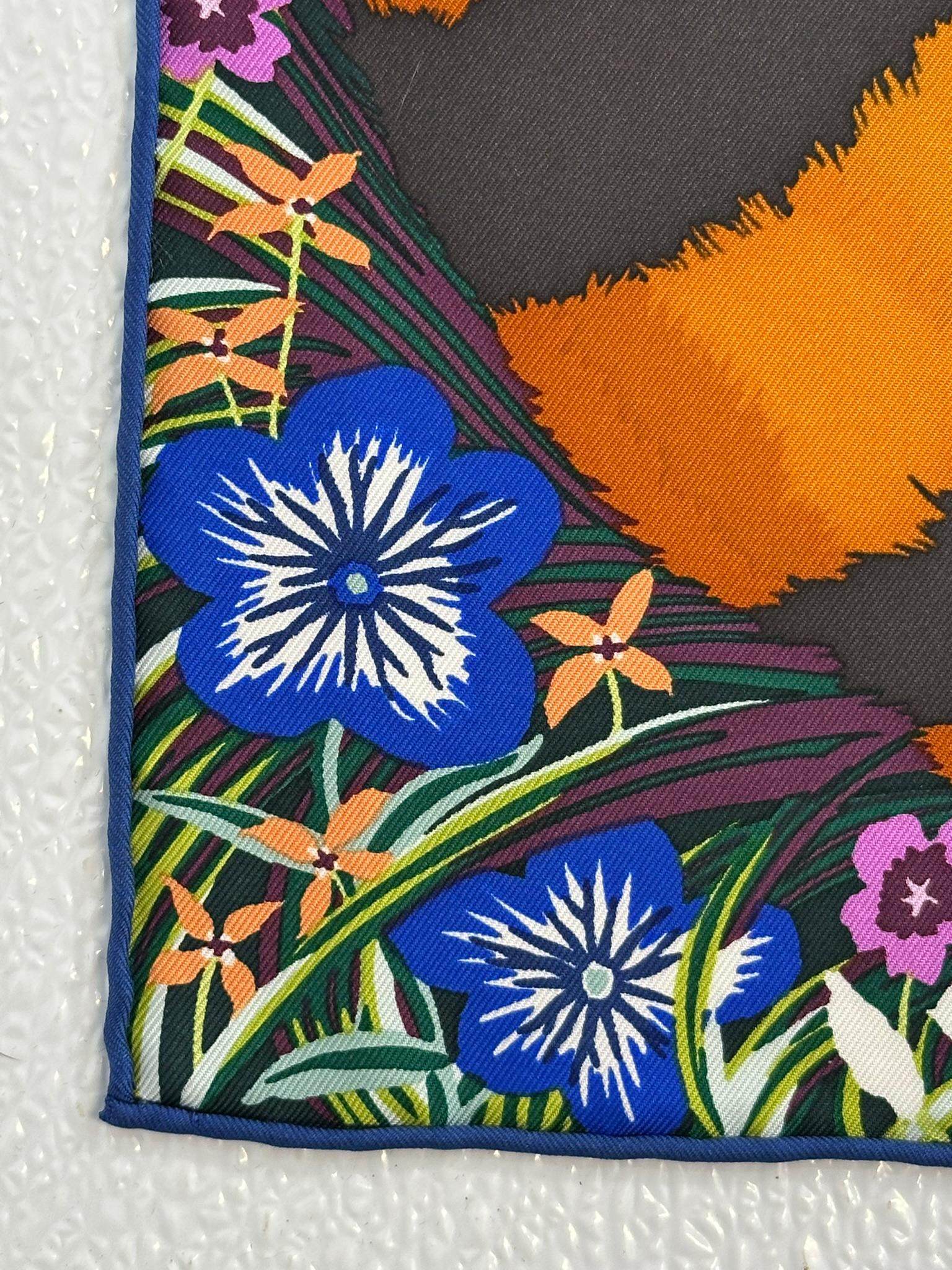 HERMES RARE TYGER TYGER Silk Twill Scarf Designed by Alice Shirley 90 With Box For Sale 4