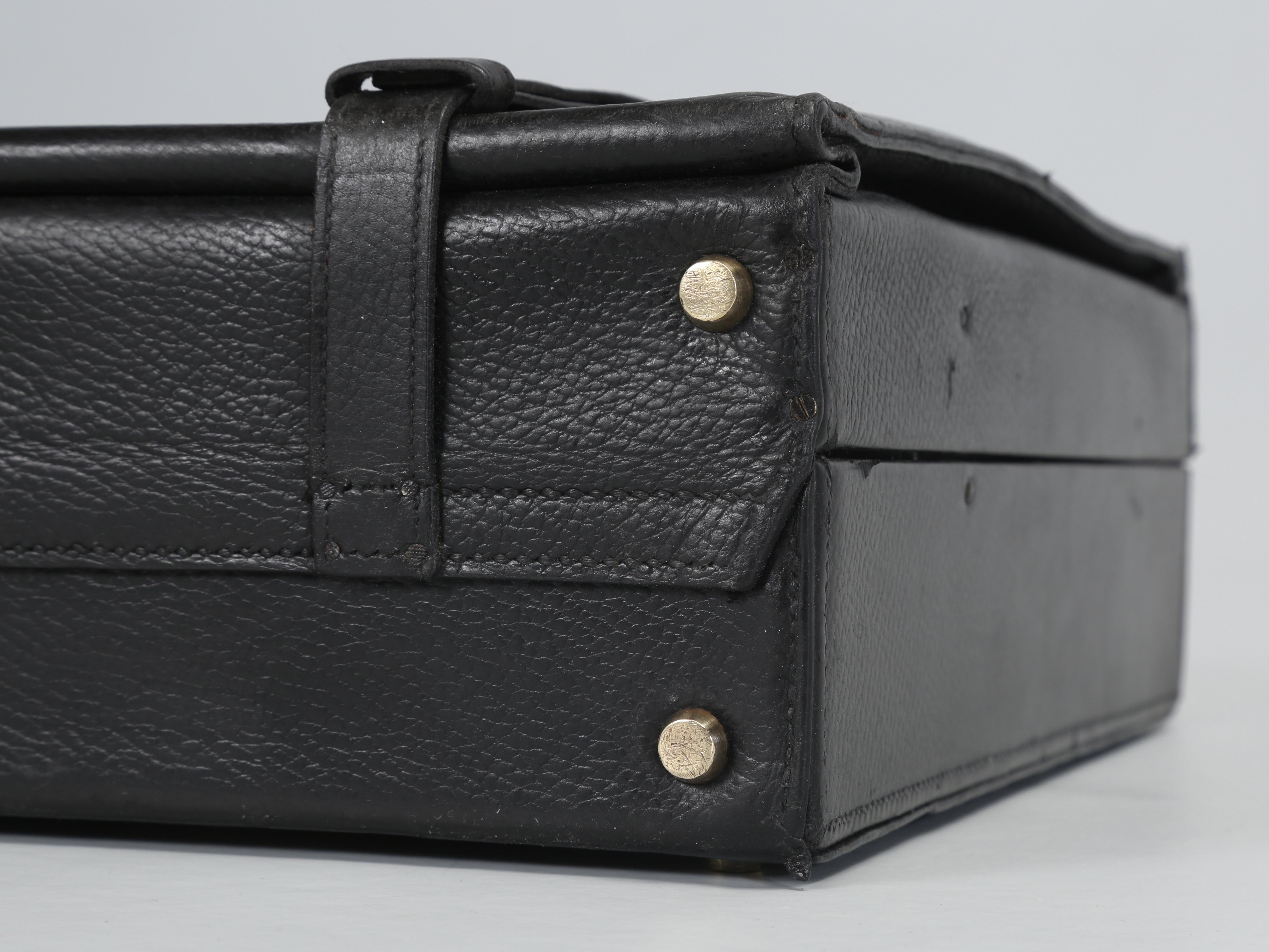 Hermès Rare Vintage Black Leather Briefcase Expandable with Straps, Original Key For Sale 12