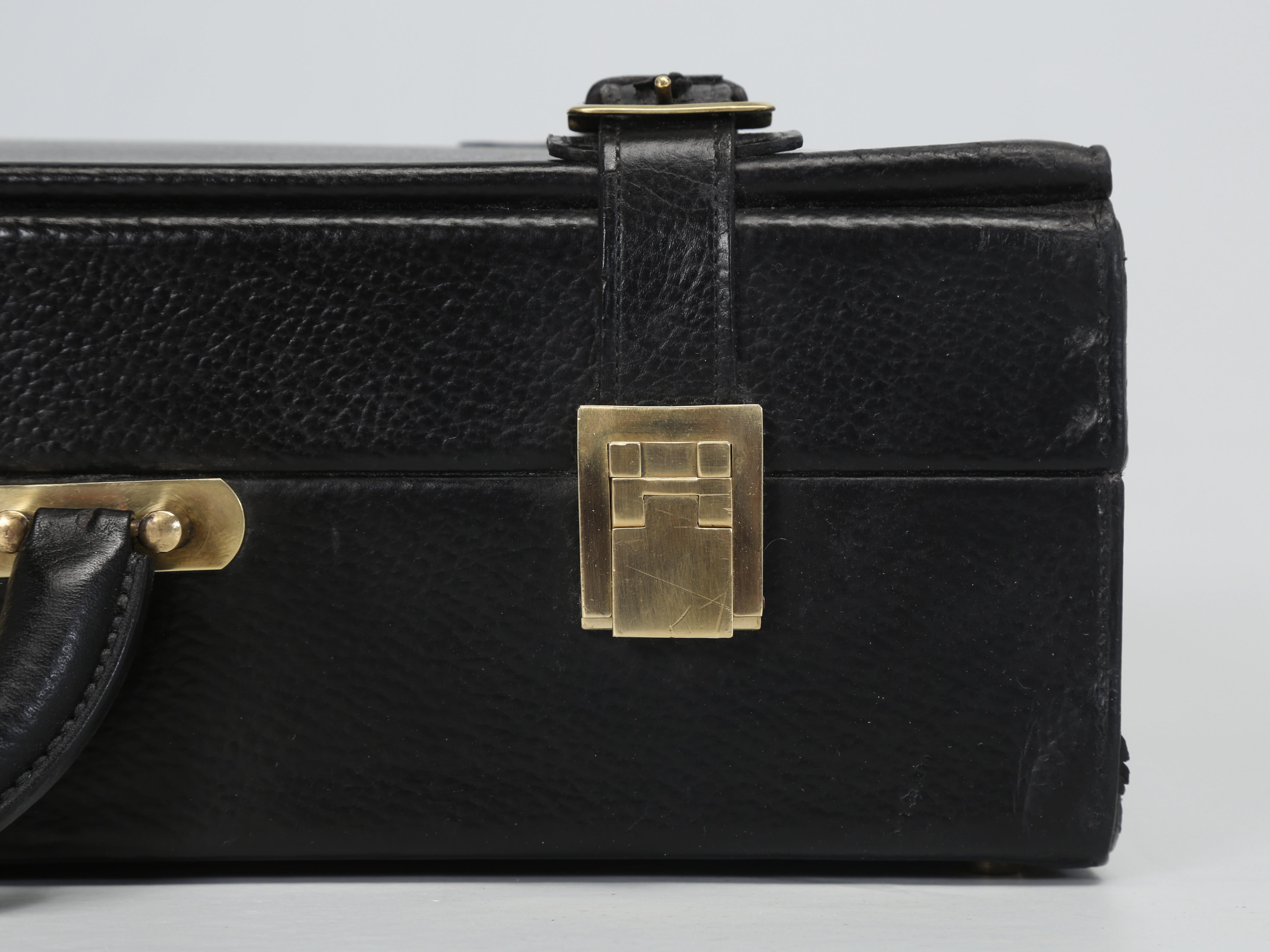 Hermès Rare Vintage Black Leather Briefcase Expandable with Straps, Original Key For Sale 2