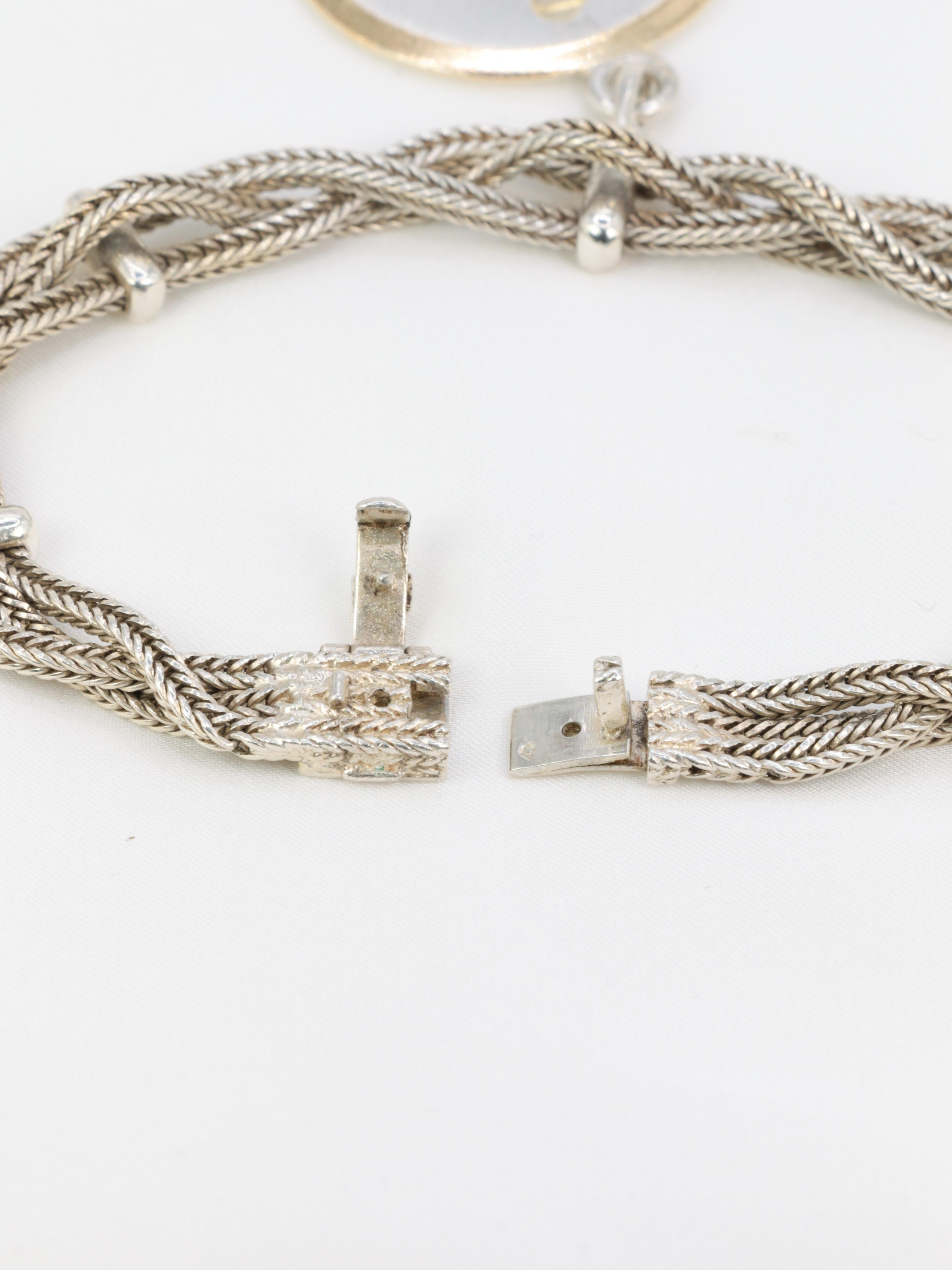 Hermes: Rare Vintage Bracelet in Woven Mesh and Medals in Silver and Vermeil In Good Condition In PARIS, FR