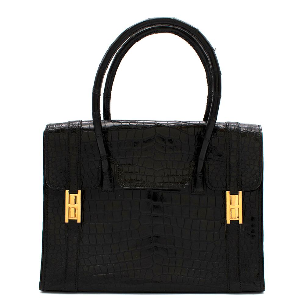 Hermès Vintage Drag Bag in Black Lisse Niloticus Crocodile with Gold Hardware. 
1964

Includes Box.
Size: OS

26cm x 20cm x 10cm