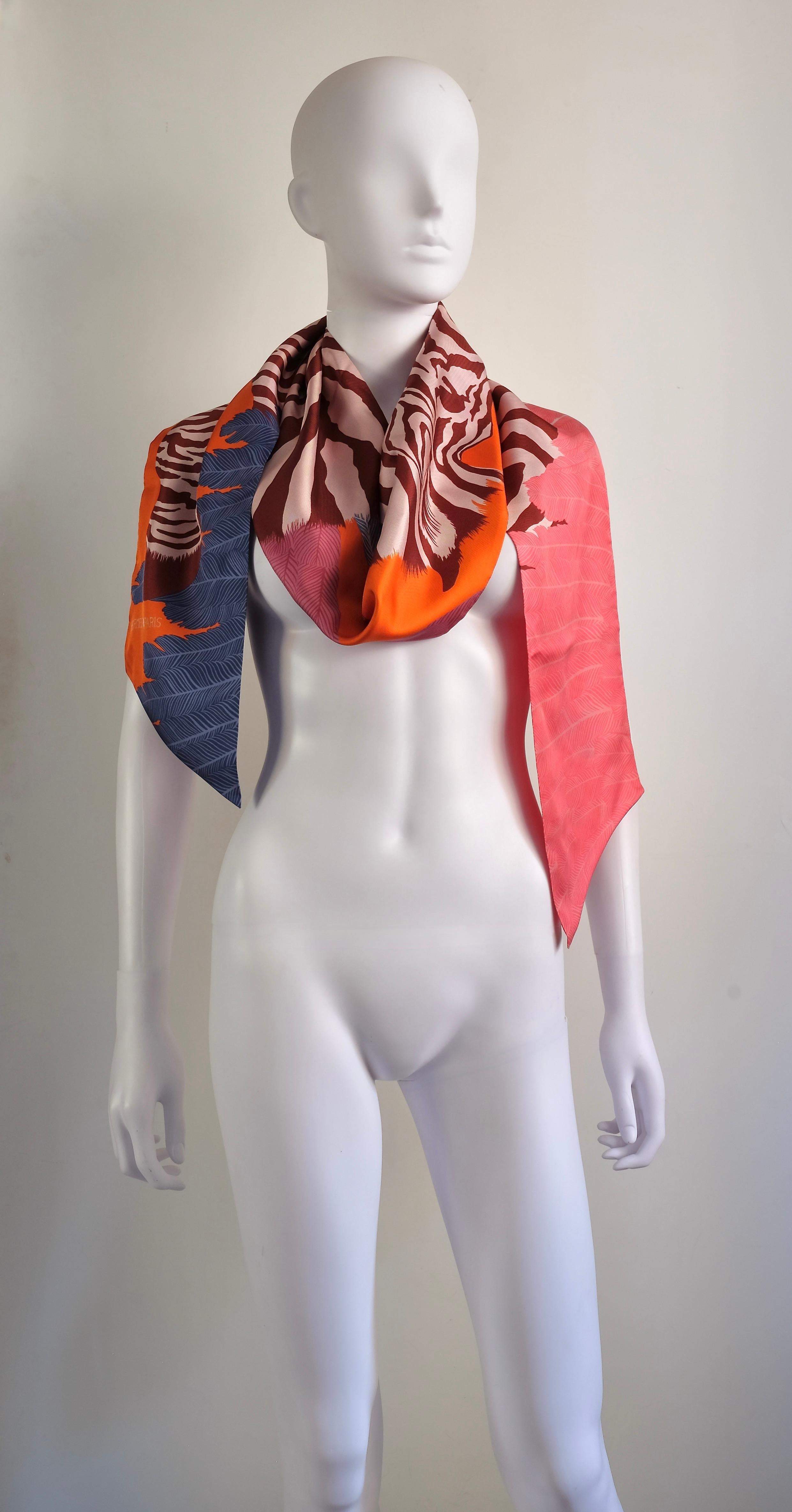 HERMÈS - Rare Maxi Twilly silk 