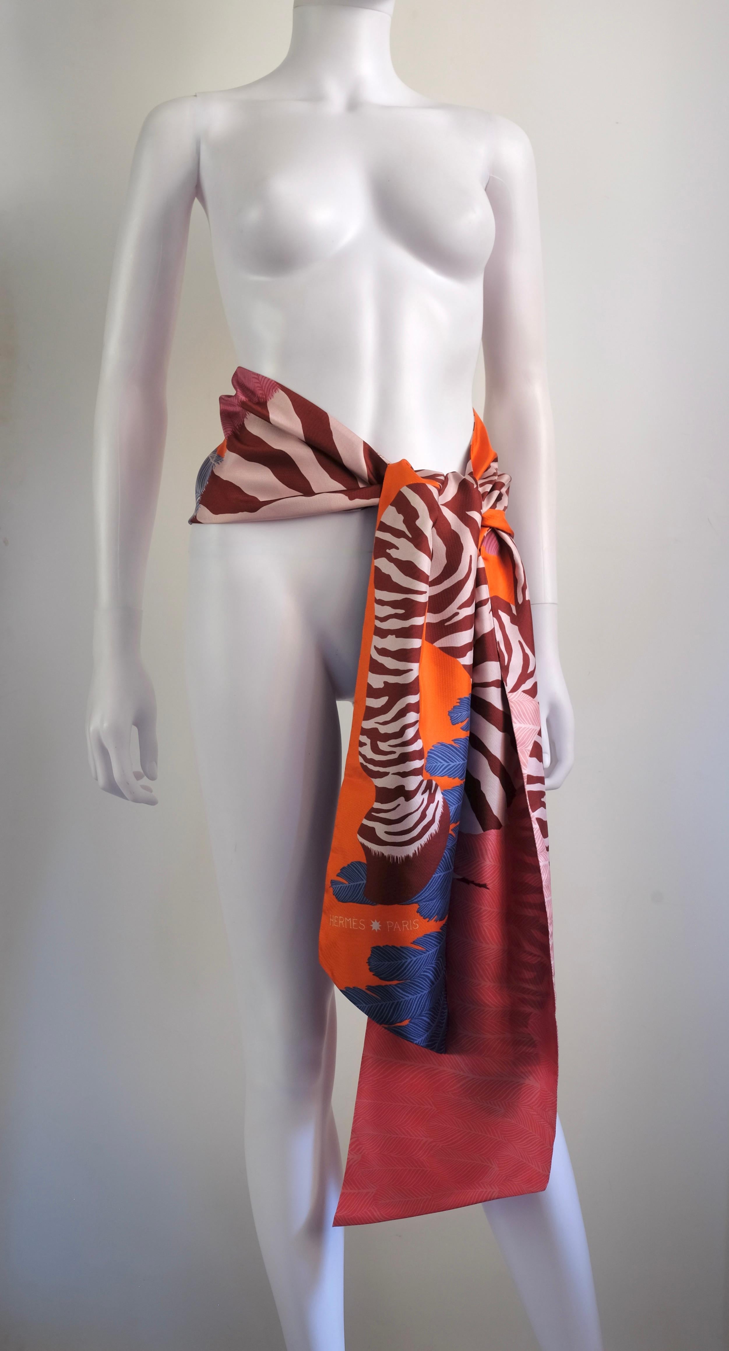 HERMÈS - Rare Maxi Twilly silk 