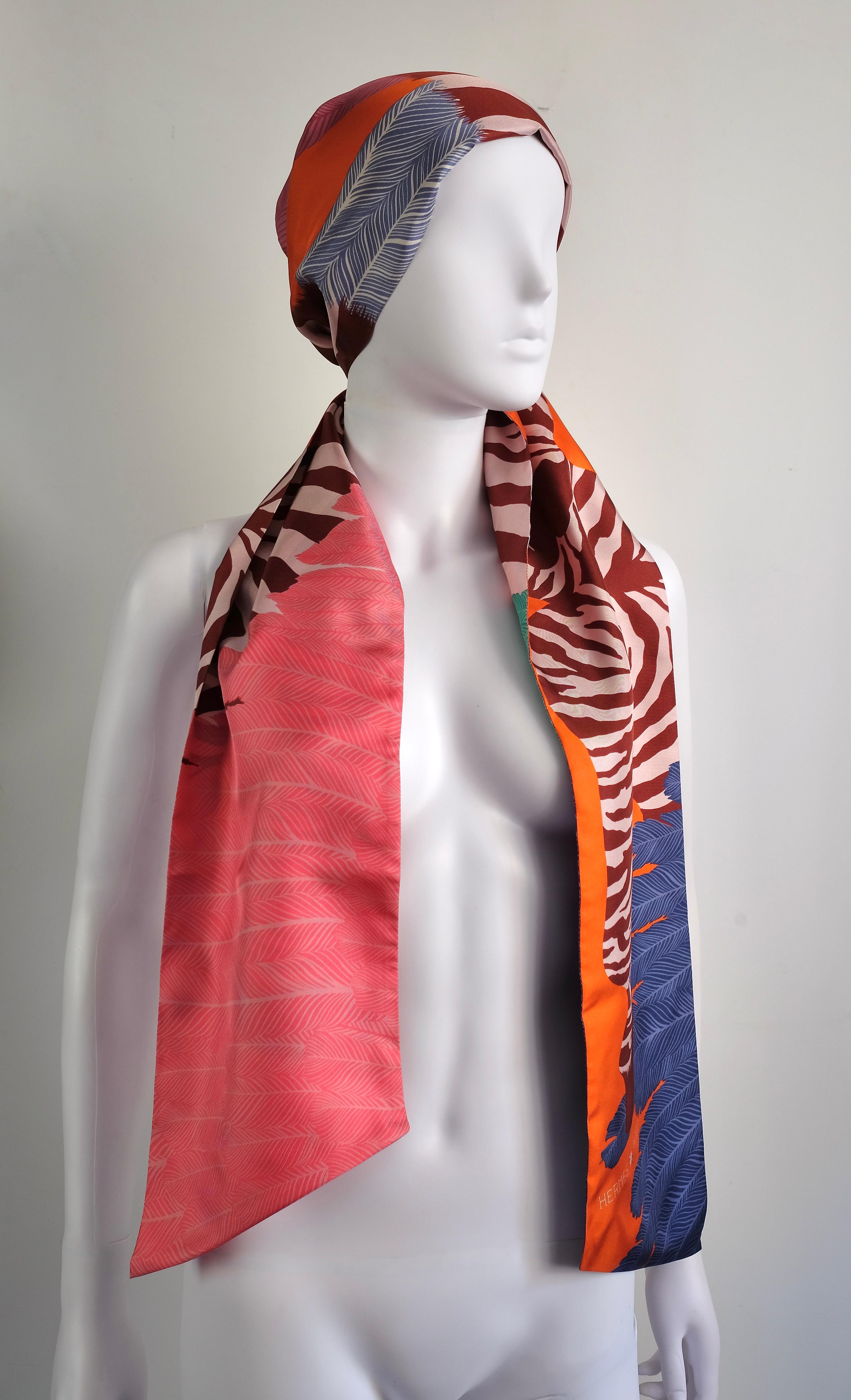 HERMÈS - Rare Maxi Twilly silk 