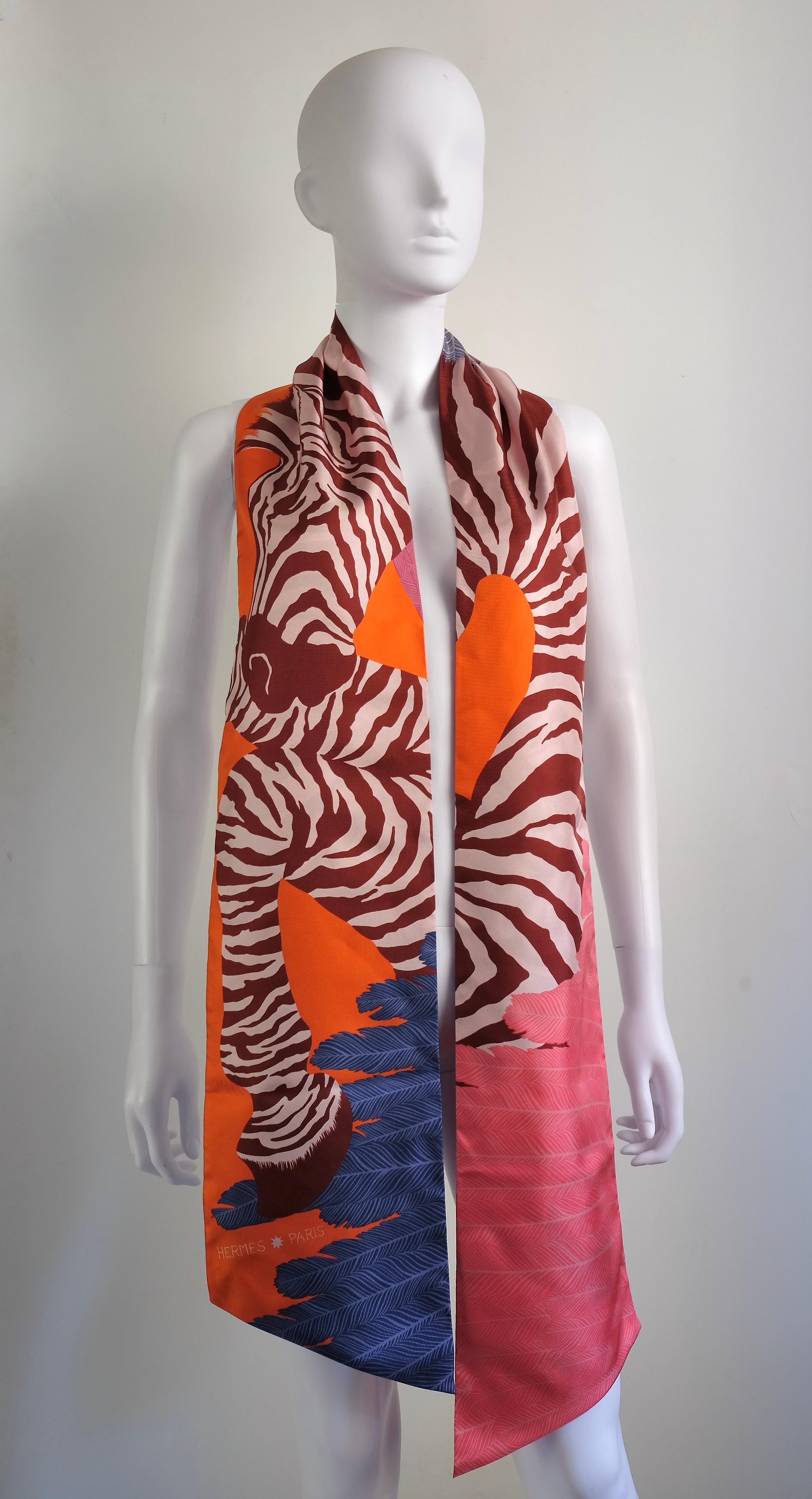 HERMÈS - Rare Maxi Twilly silk 