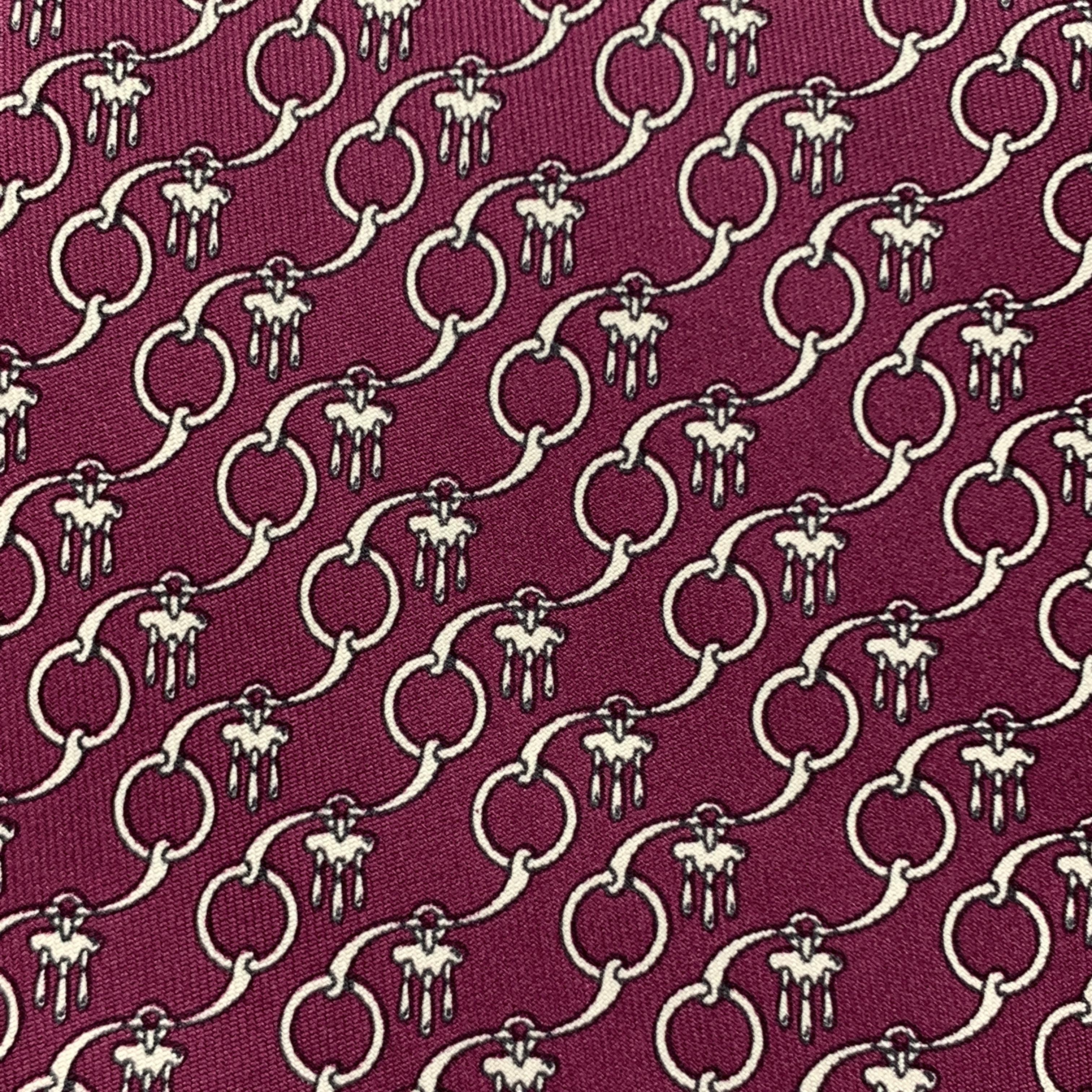HERMES necktie comes in raspberry burgundy silk twill with all over beige interlock geometric tassels print. Made in France.

Excellent Pre-Owned Condition.

Width: 3.5 in. 