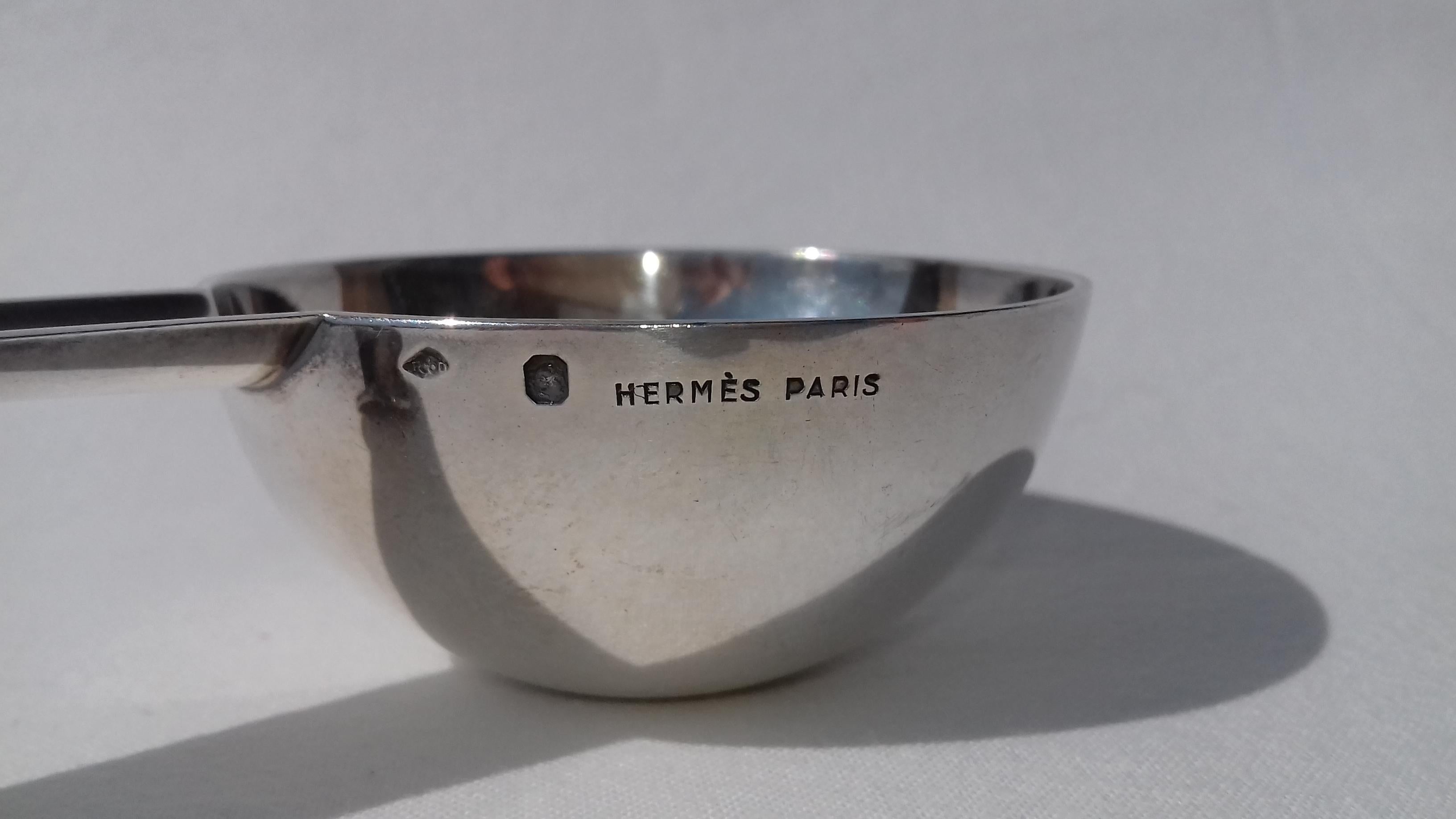 Rare Authentic Hermès Wine Taster

By Ravinet d'Enfert

Its first use is probably to taste the wine (tastevin in french), and the small hole at the end of the handle to wear it as a necklace during a wine tasting

Can be used for quite another
