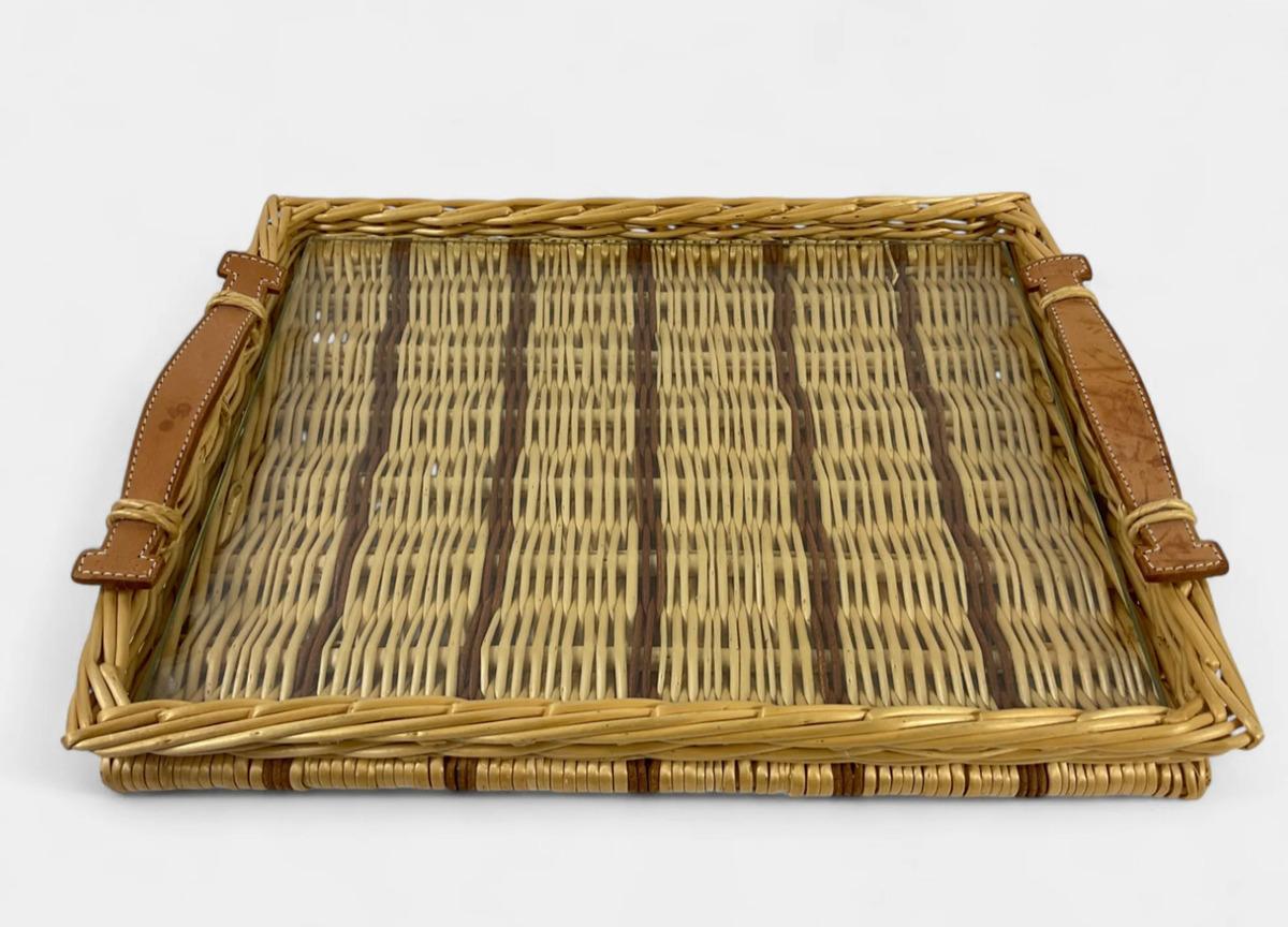  “Oseraie” Small rectangular tray in natural wicker, with gold and brown patinated leather handles 
- Hand-braided calfskin leather straps
- Calfskin handles 
- Glass insert to protect the wicker

Made in France

Designed by Studio Hermès