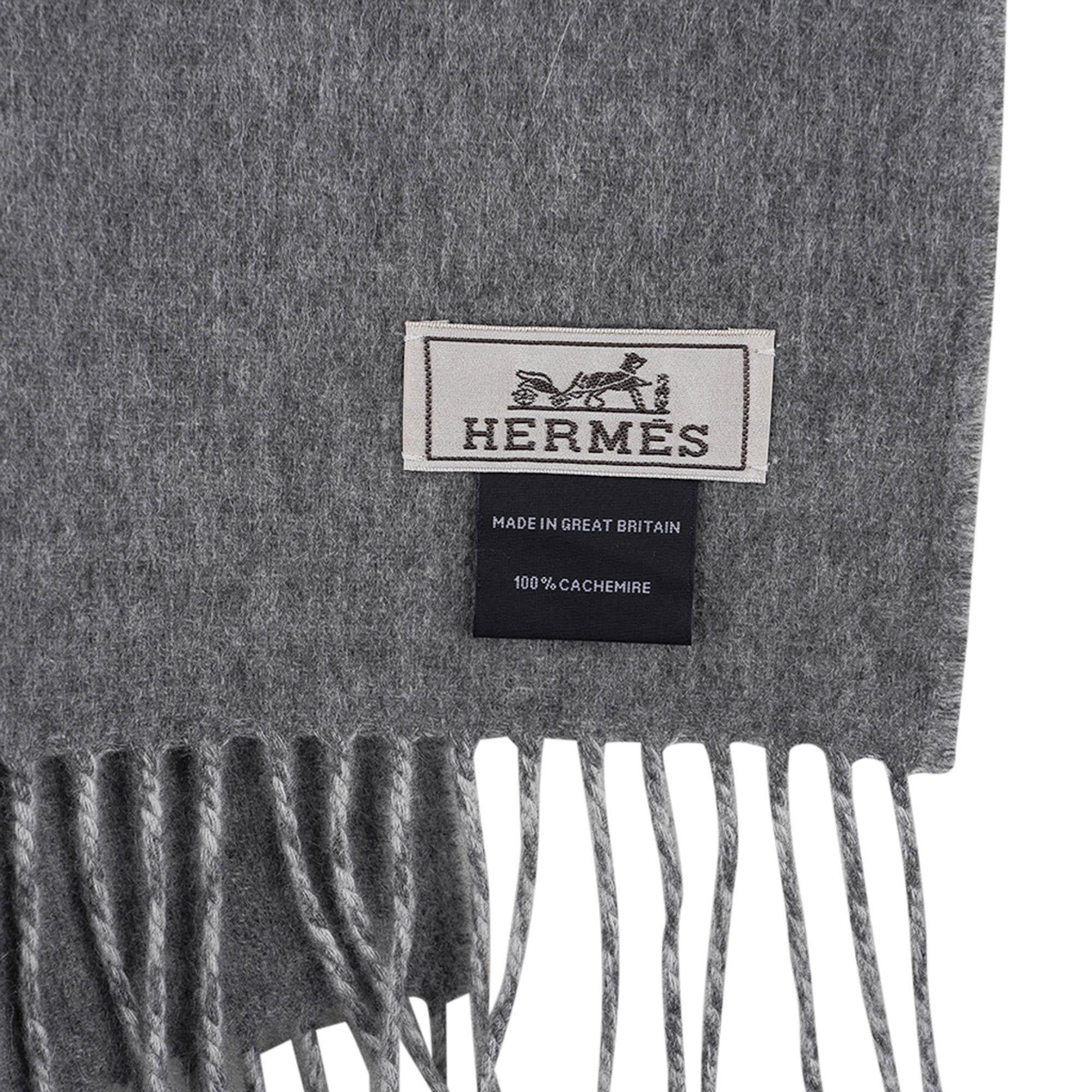 Hermes Recto-Verso PM Muffler Light / Medium Gray Cashmere For Sale 3